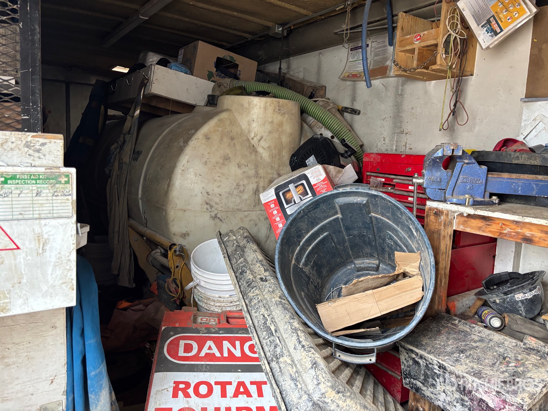 2020 Royal Trailer 24 ft Tri/A Vermeer Mud