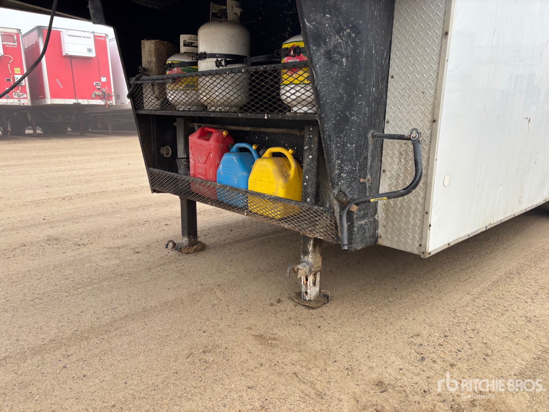 2012 Royal Trailer 24 ft Tri/A Gooseneck