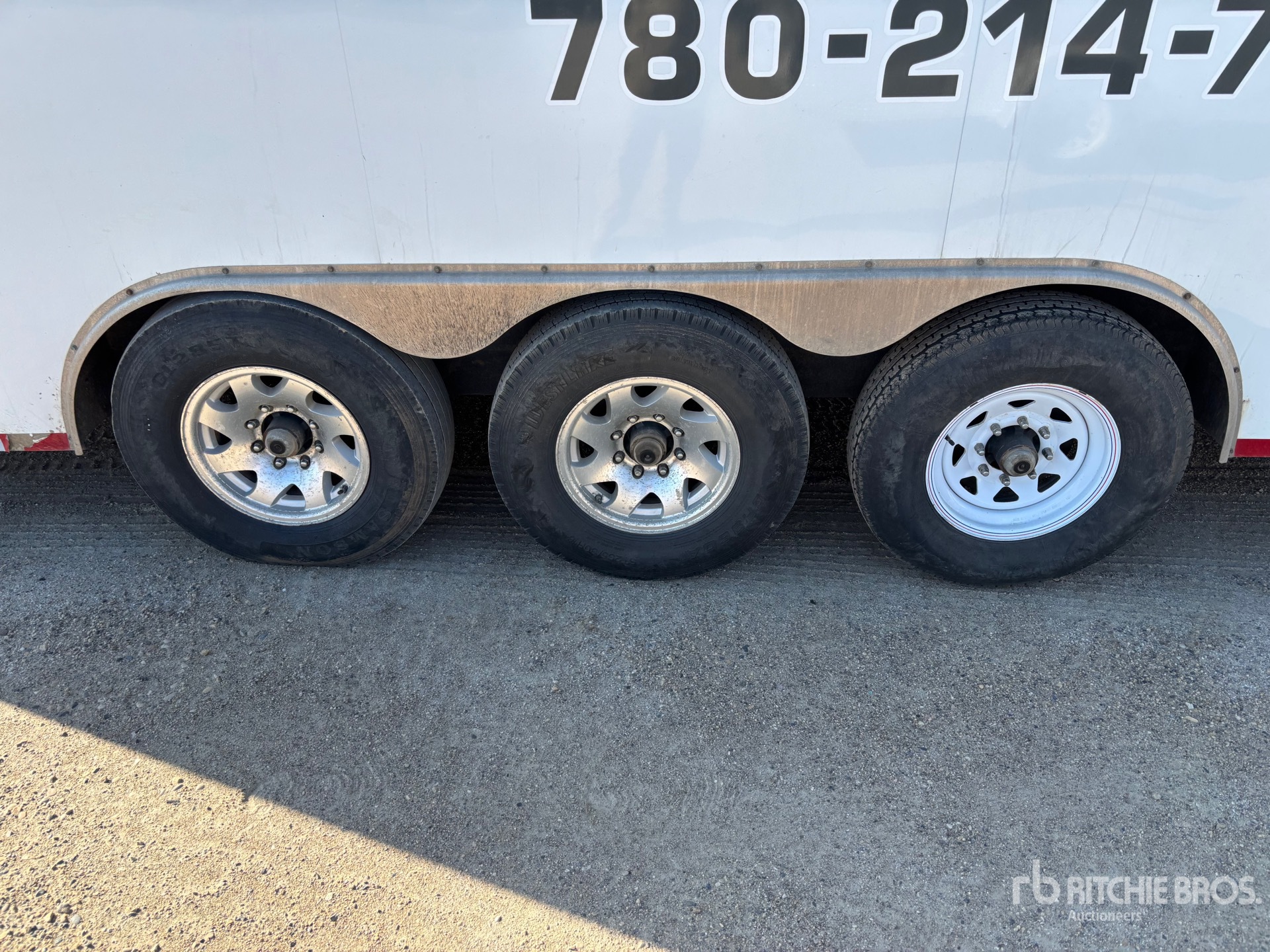 2010 Royal Trailer 24 FT TRI/A GOOSENECK