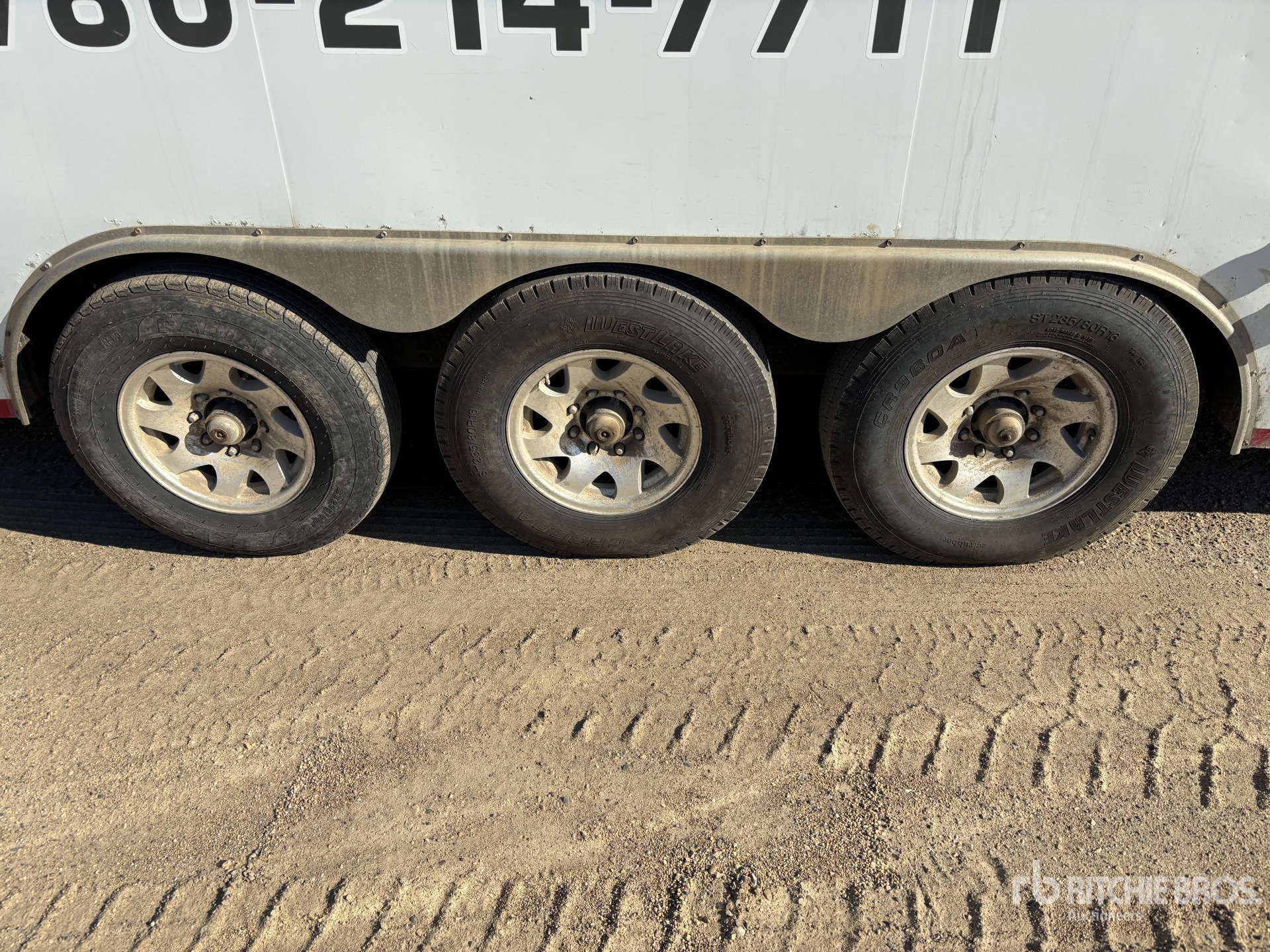 2010 Royal Trailer 24 FT TRI/A GOOSENECK