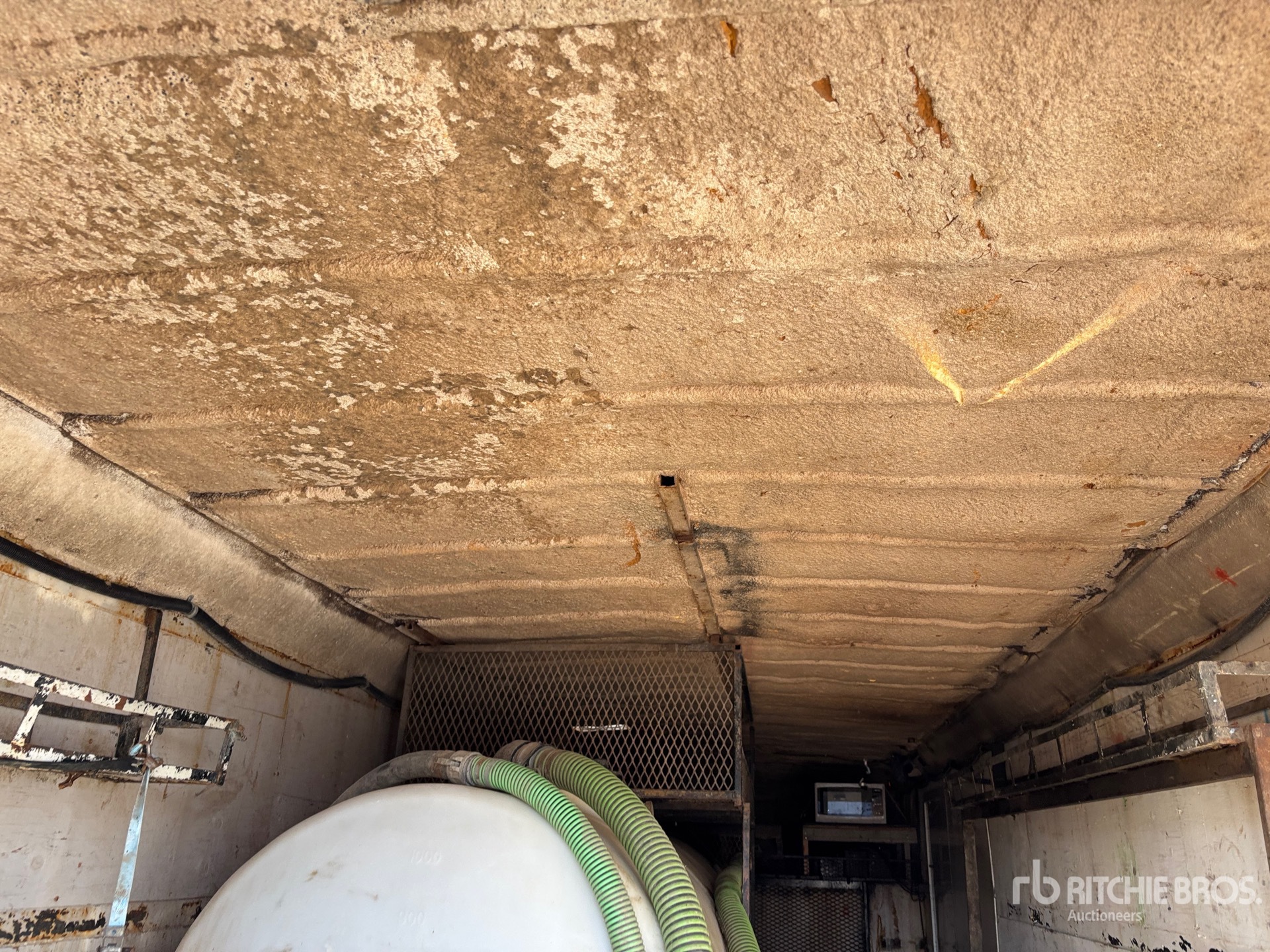 2010 Royal Trailer 24 FT TRI/A GOOSENECK