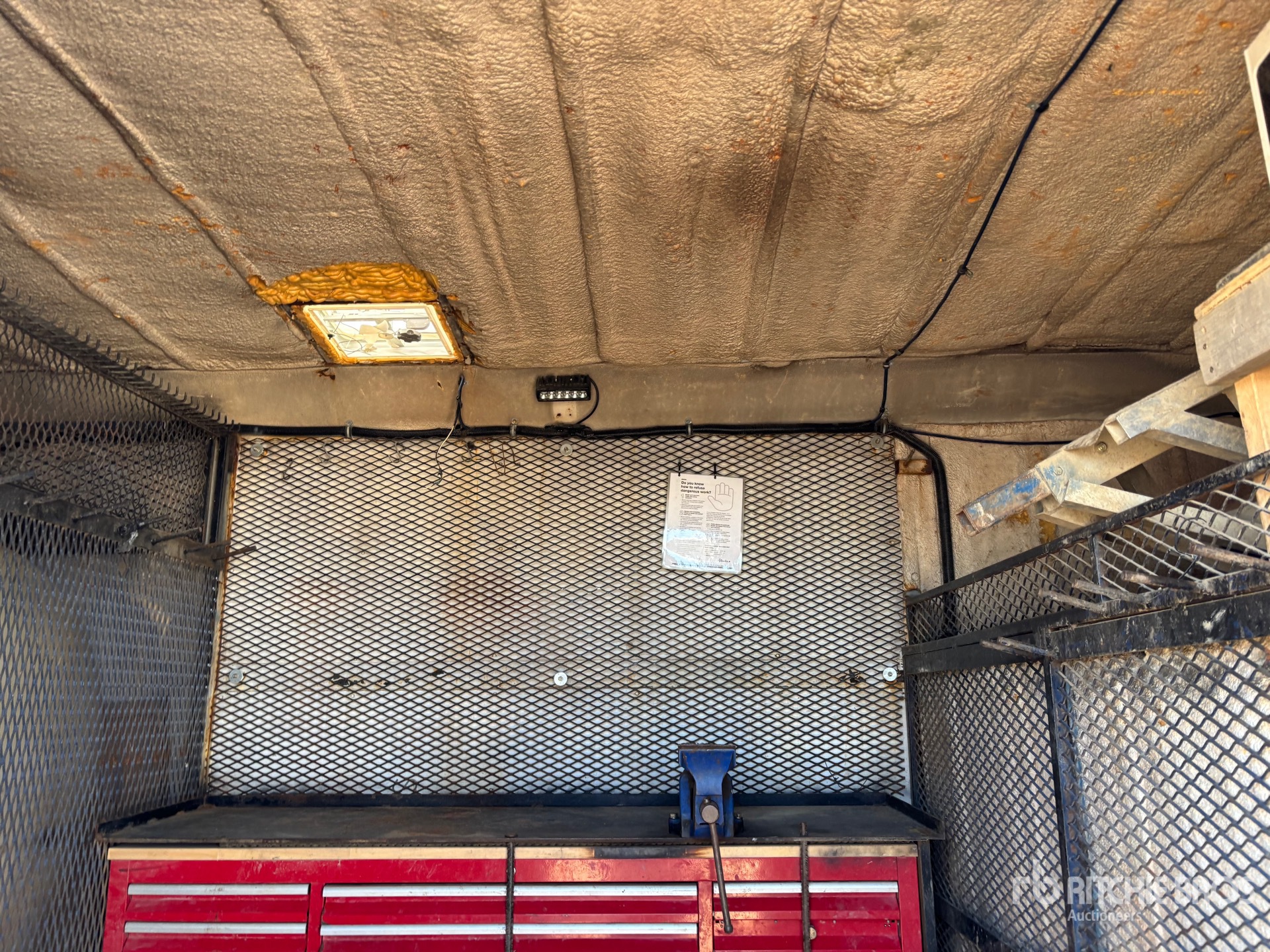 2010 Royal Trailer 24 FT TRI/A GOOSENECK