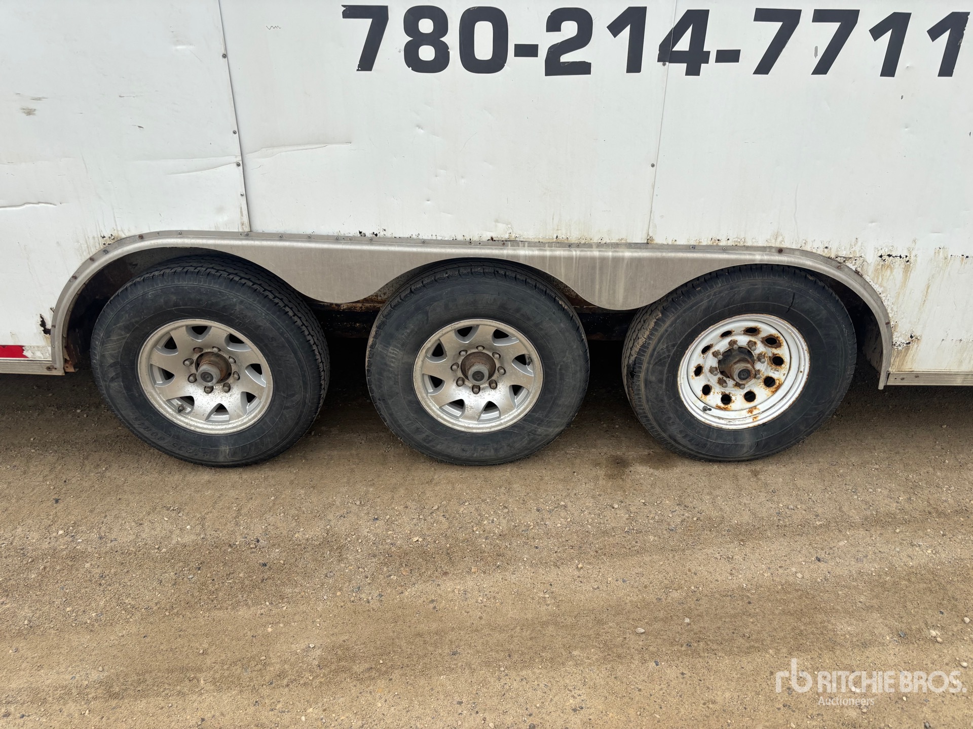 2010 Royal Trailer 24 ft Tri/A Gooseneck