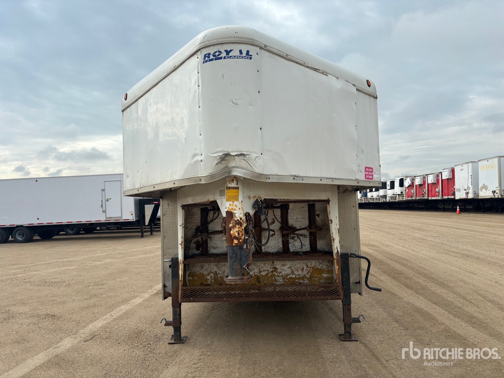 2010 Royal Trailer 24 ft Tri/A Gooseneck