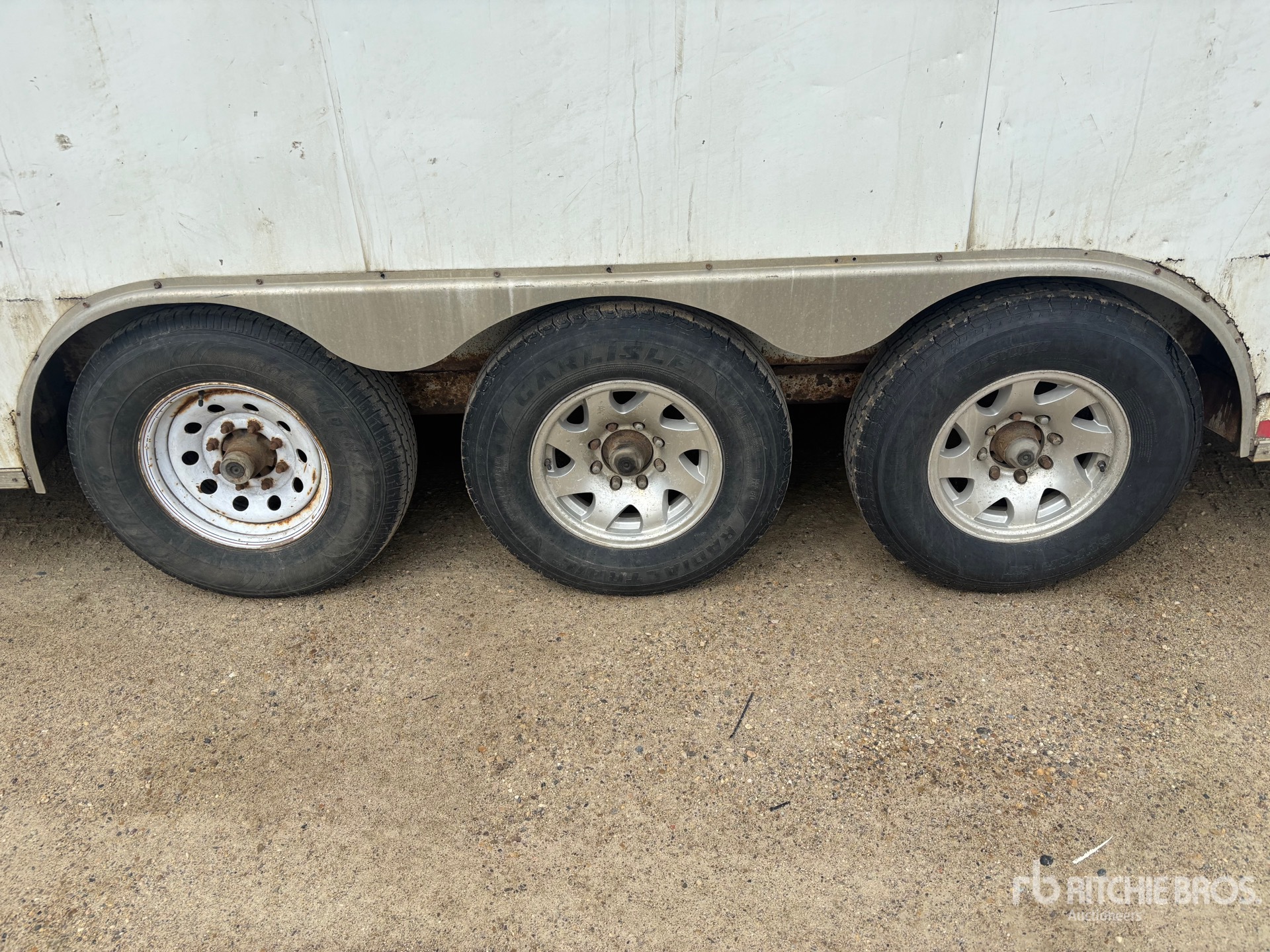 2010 Royal Trailer 24 ft Tri/A Gooseneck