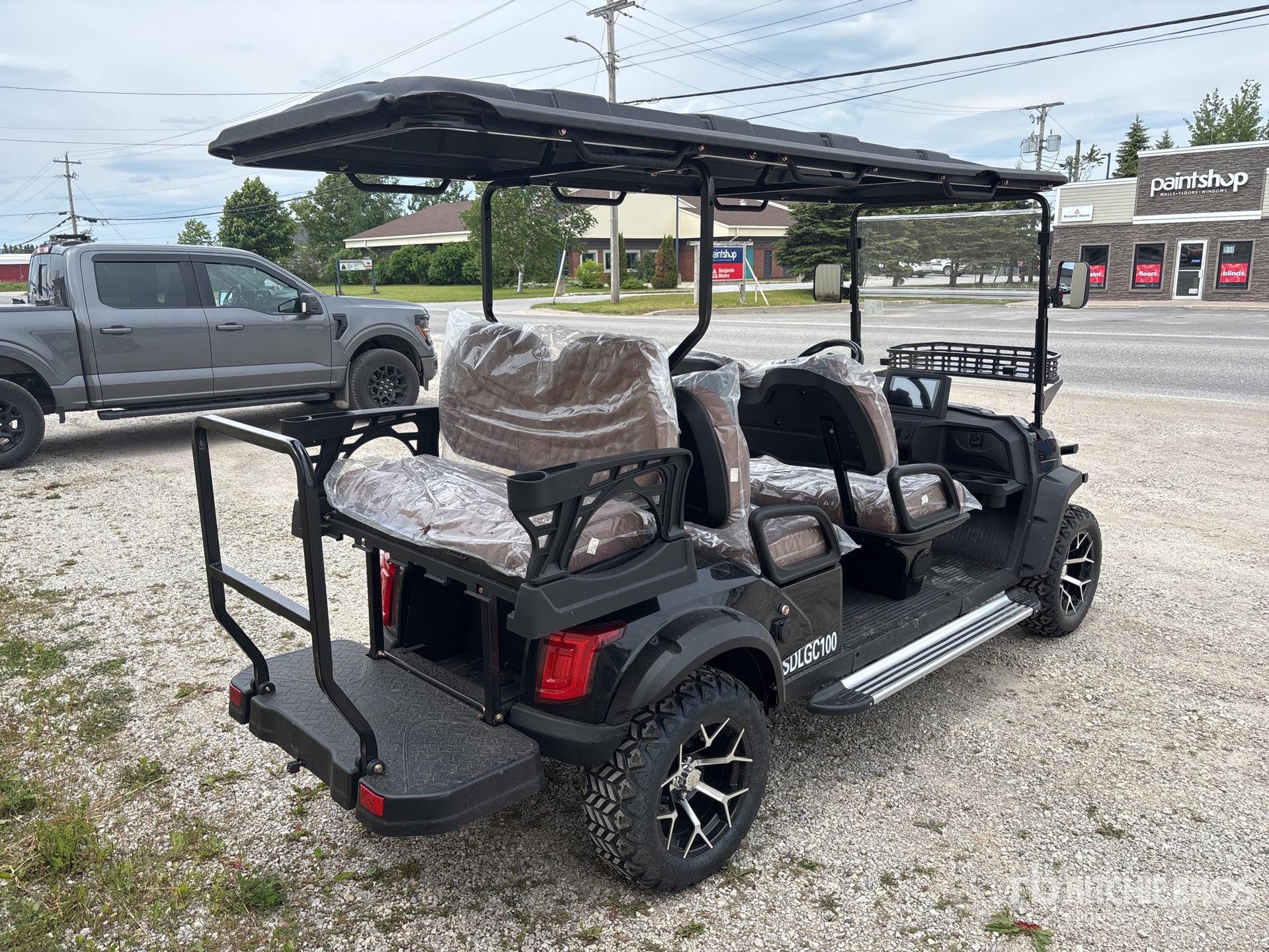 General Appearance with Picture, Right Rear Corner