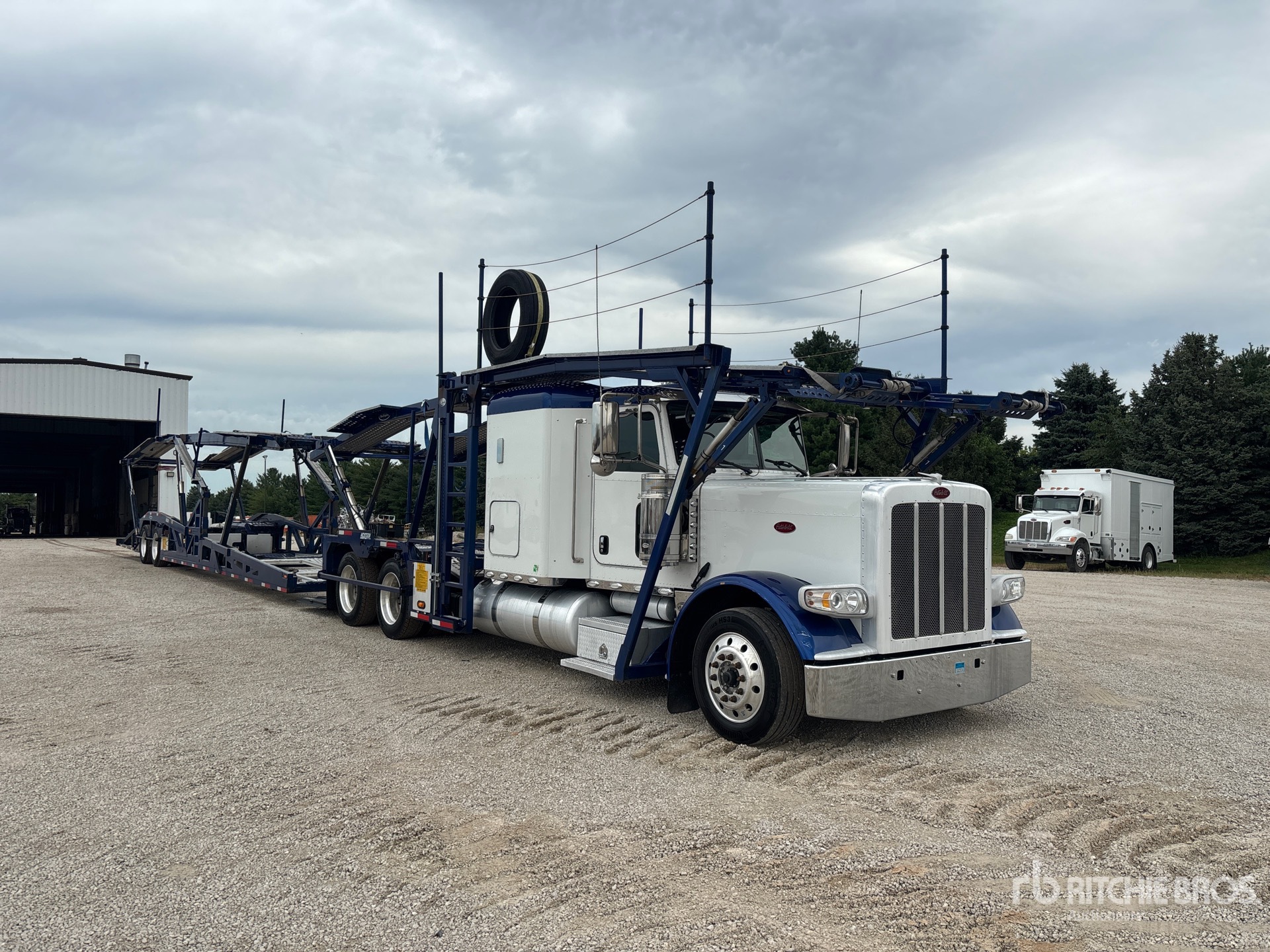 2023 Peterbilt 389