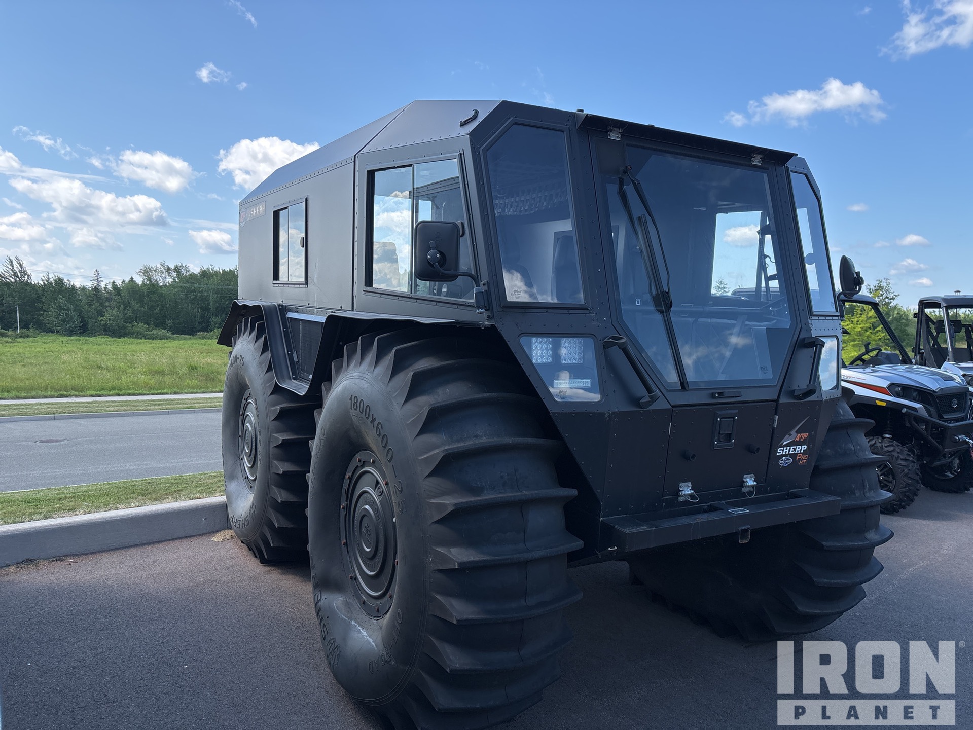 General Appearance with Picture, Right Front Corner