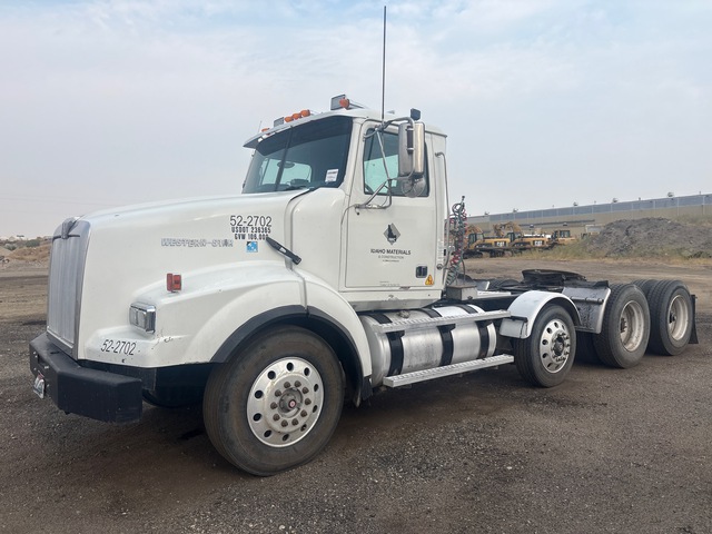 2007 Western Star 4900 SA 8x4 Tri/A Day Cab Truck Tractor