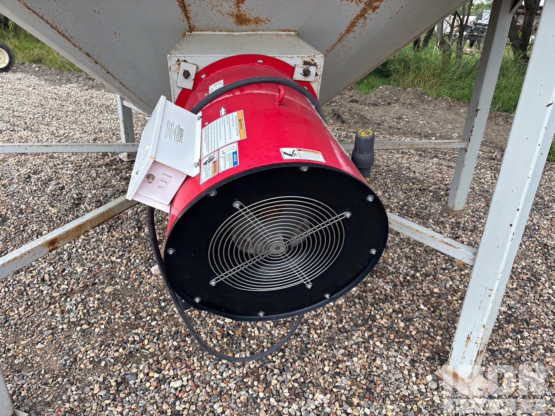 Westeel +/- 1900 bu Hopper Wet