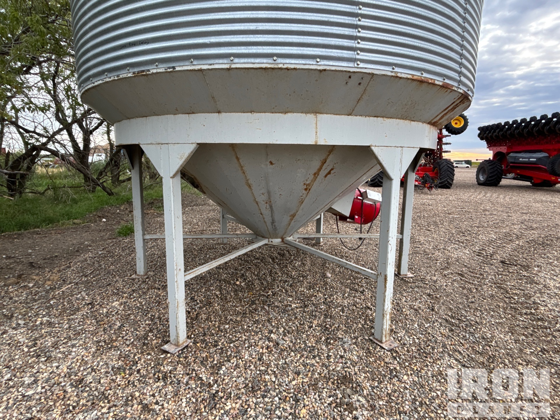 Westeel +/- 1900 bu Hopper Wet