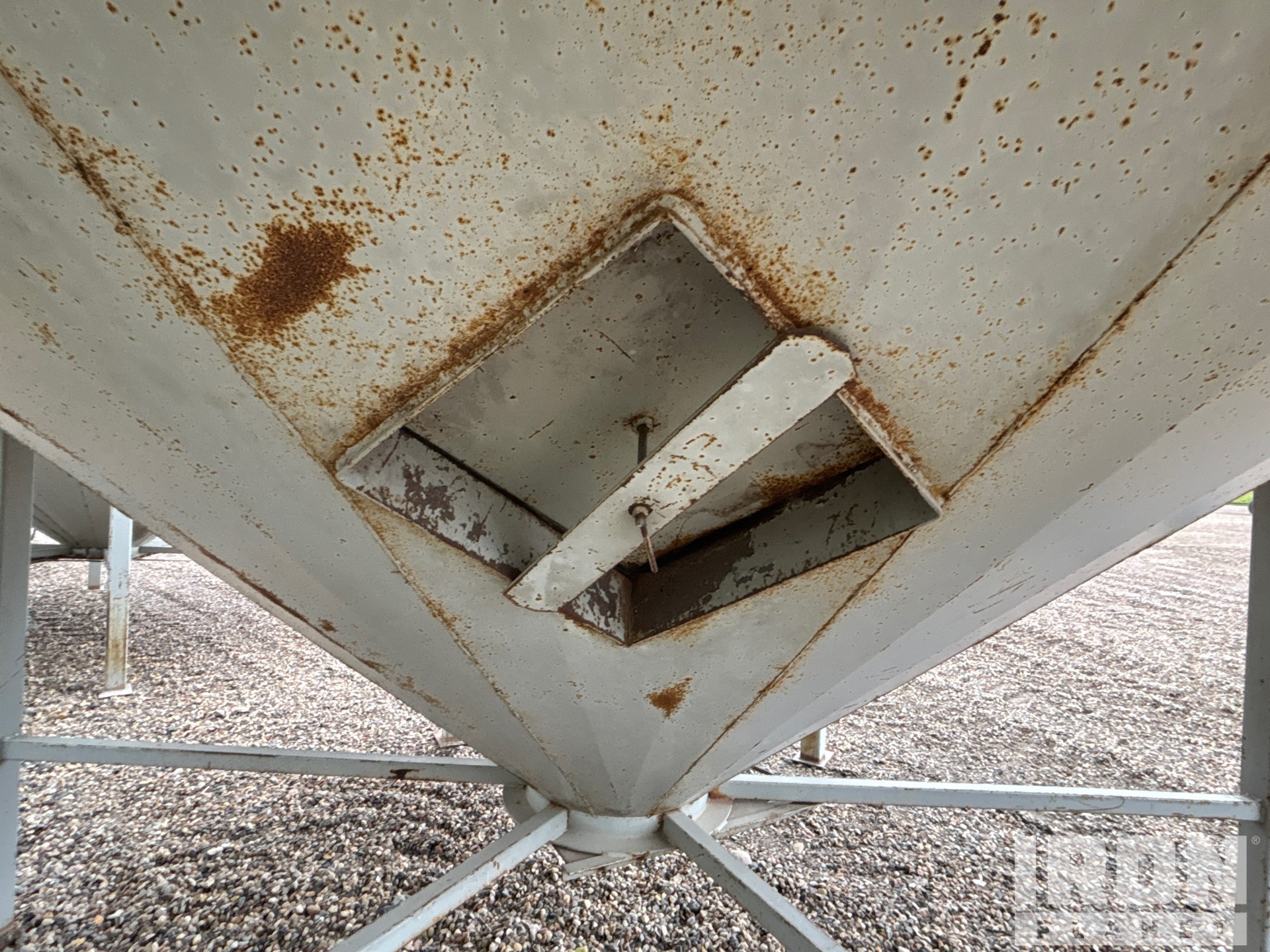 Westeel +/- 1900 bu Hopper Wet