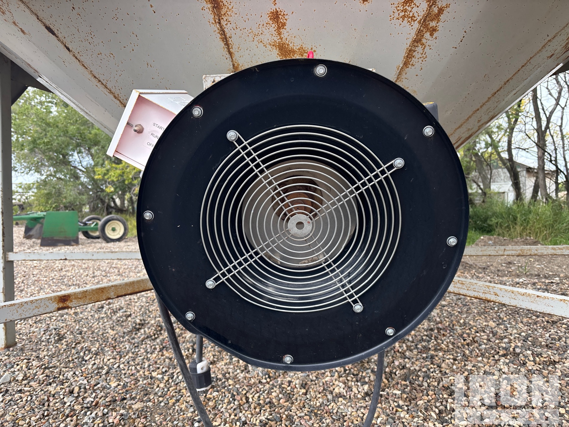 Westeel +/- 1900 bu Hopper Wet