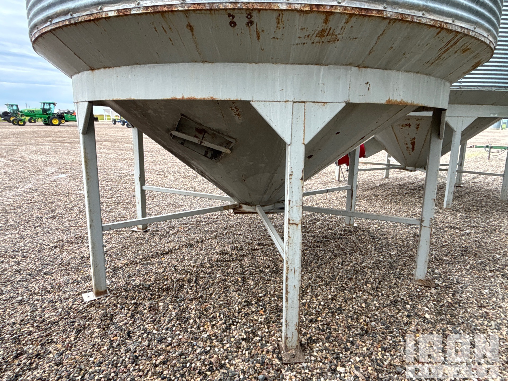 Westeel +/- 1900 bu Hopper