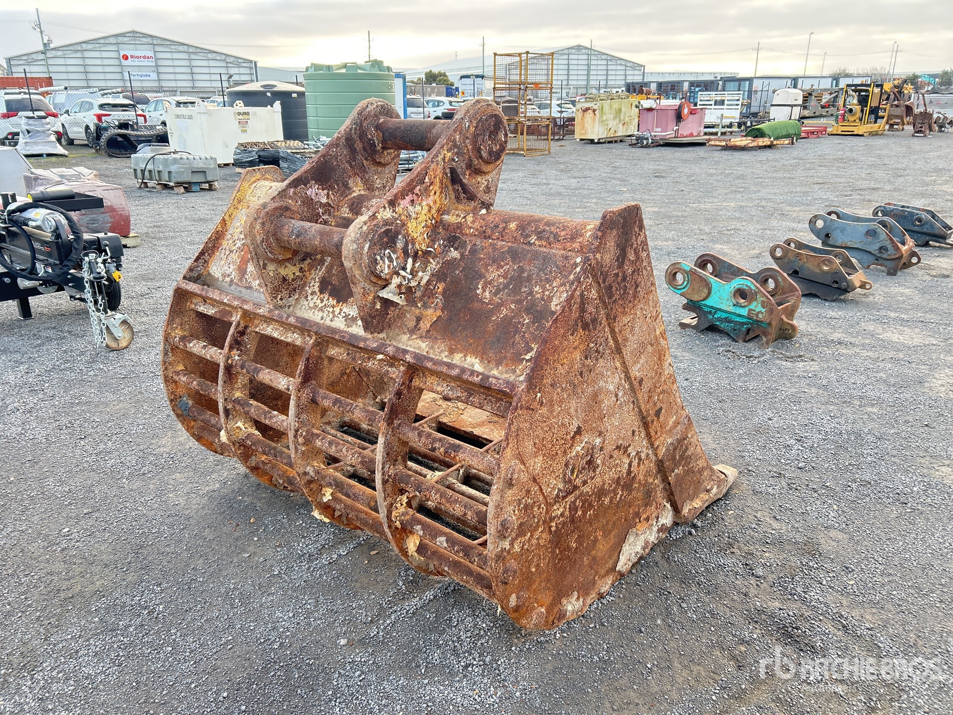 General Appearance with Picture, Right Rear Corner