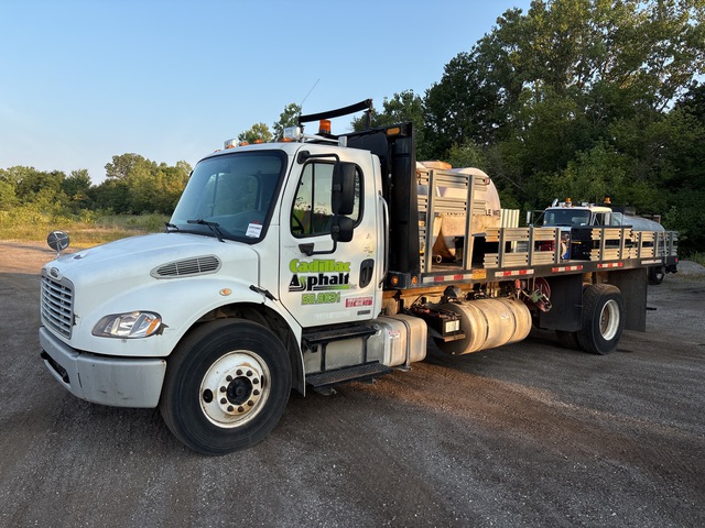 2007 Freightliner M2 106 4x2 Flatbed Truck
