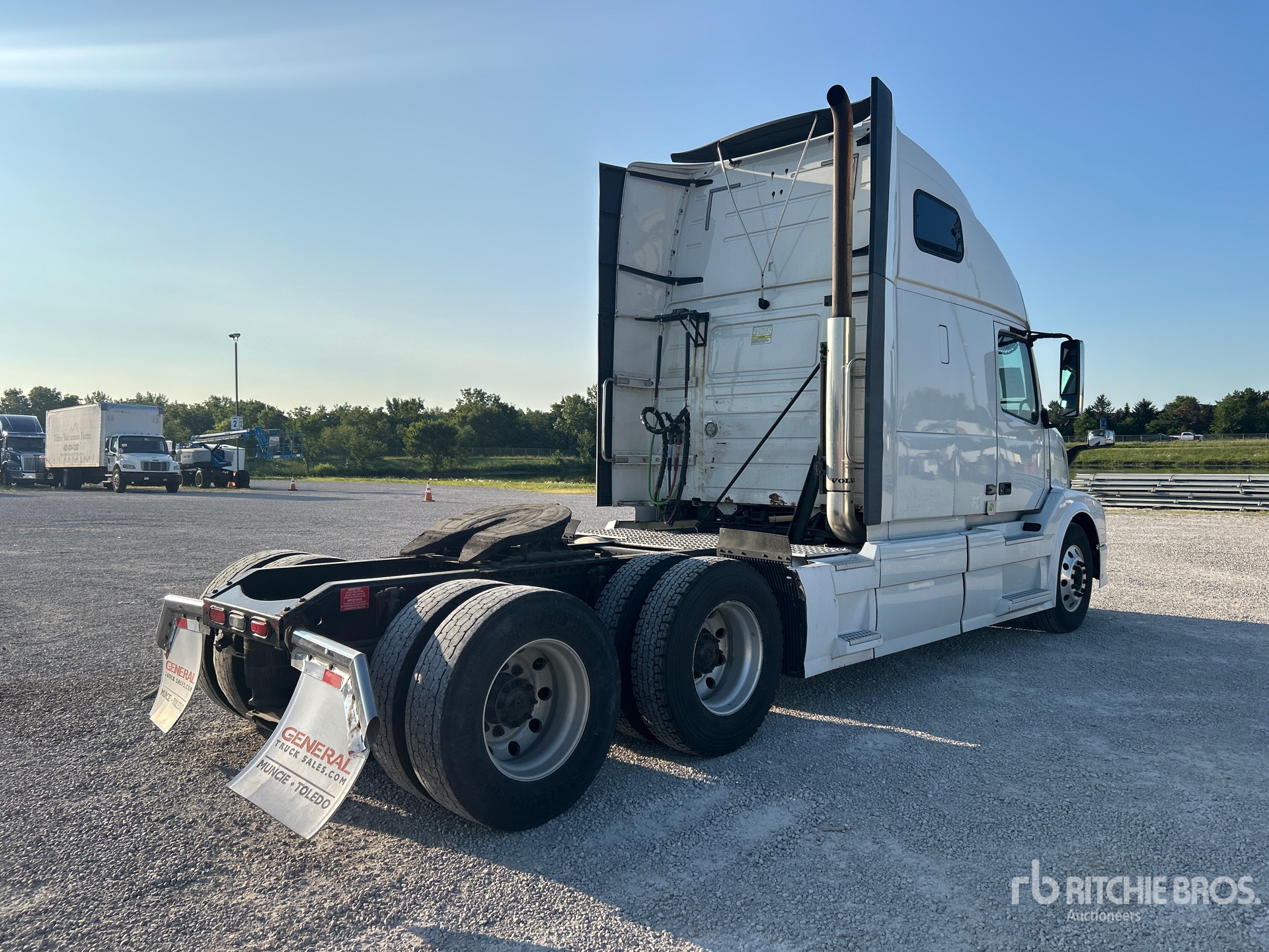 General Appearance with Picture, Right Rear Corner
