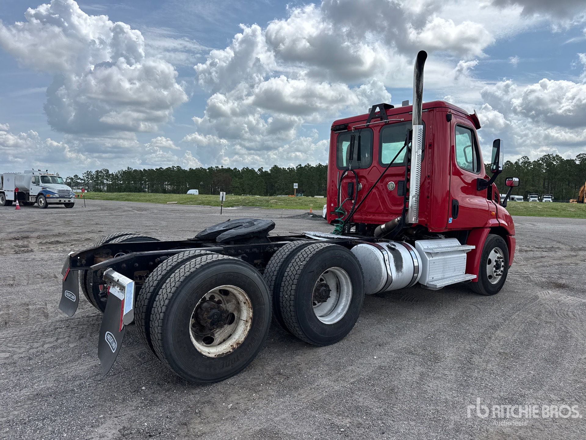 2017 Freightliner CASCADIA 113