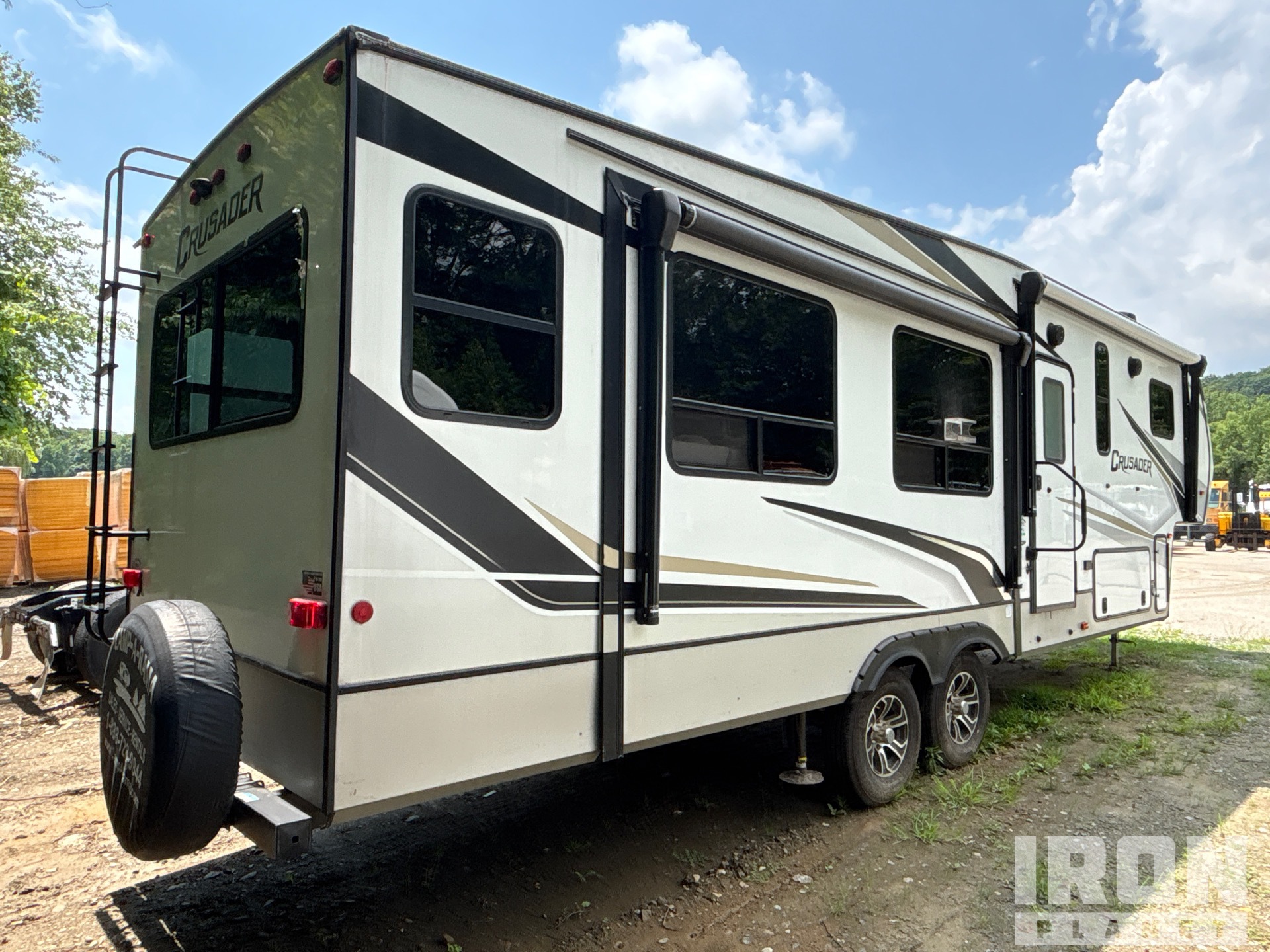 General Appearance with Picture, Right Rear Corner