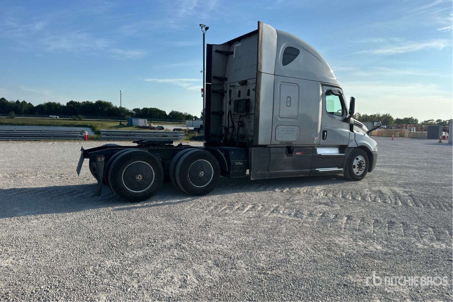 2021 Freightliner CASCADIA 126