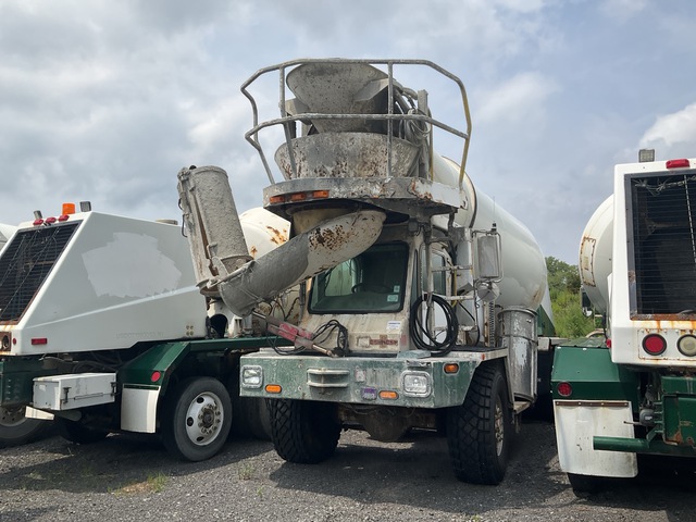 2005 Oshkosh S2386 8x6 Front Discharge Mixer Truck