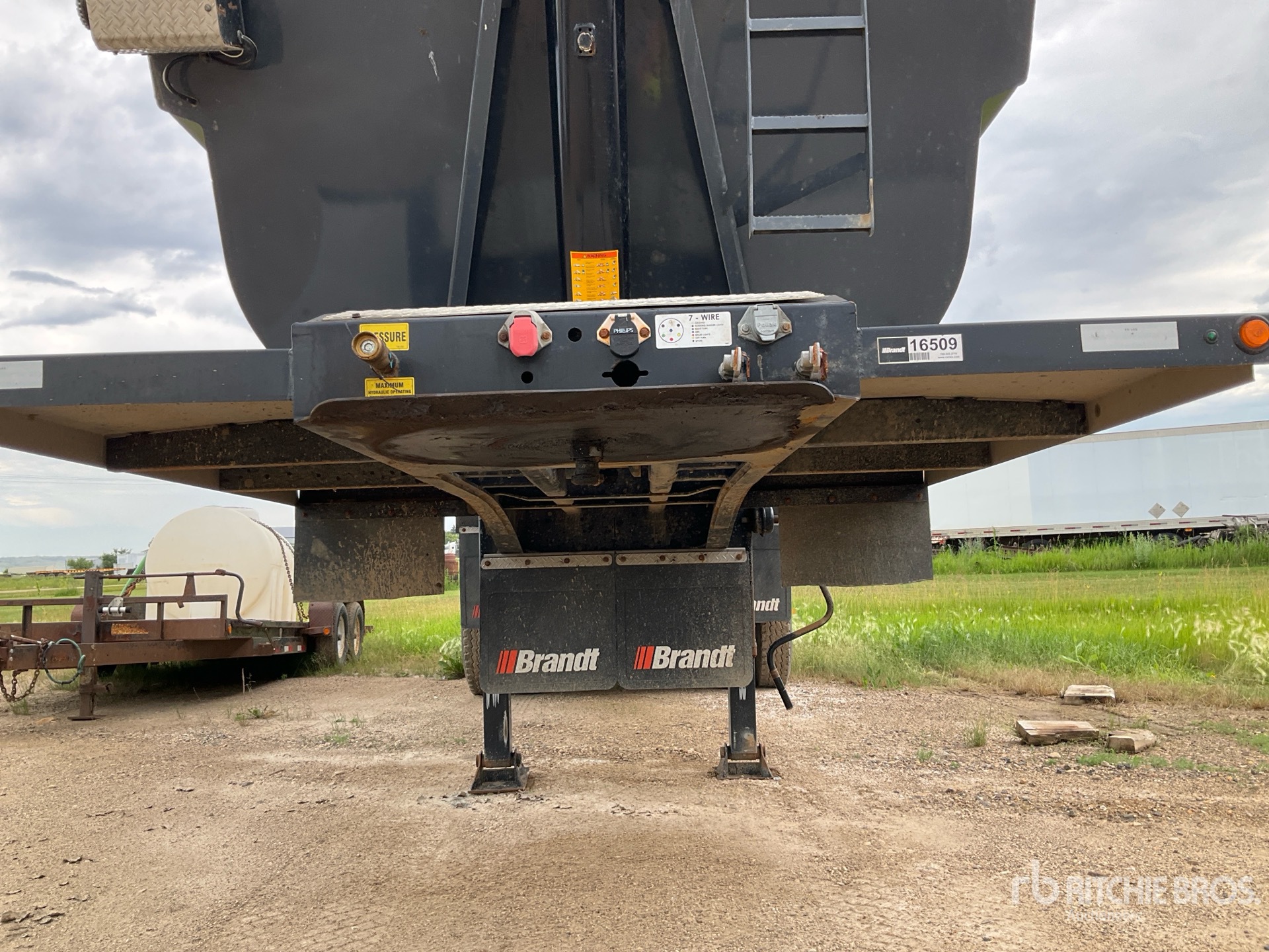 2024 Roughneck 35 ft Tri/A