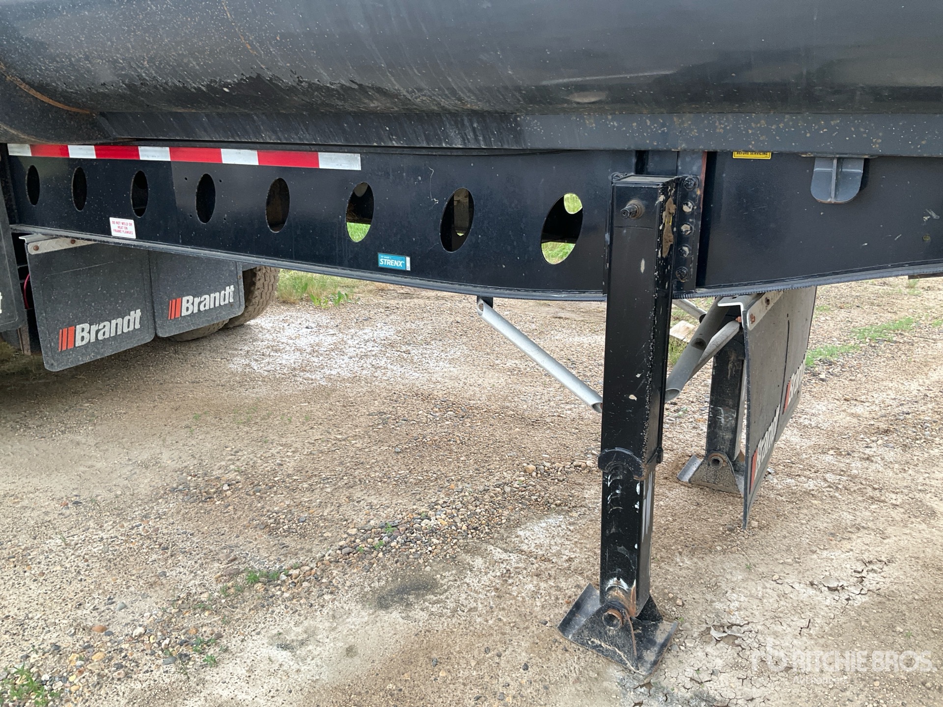 2024 Roughneck 35 ft Tri/A