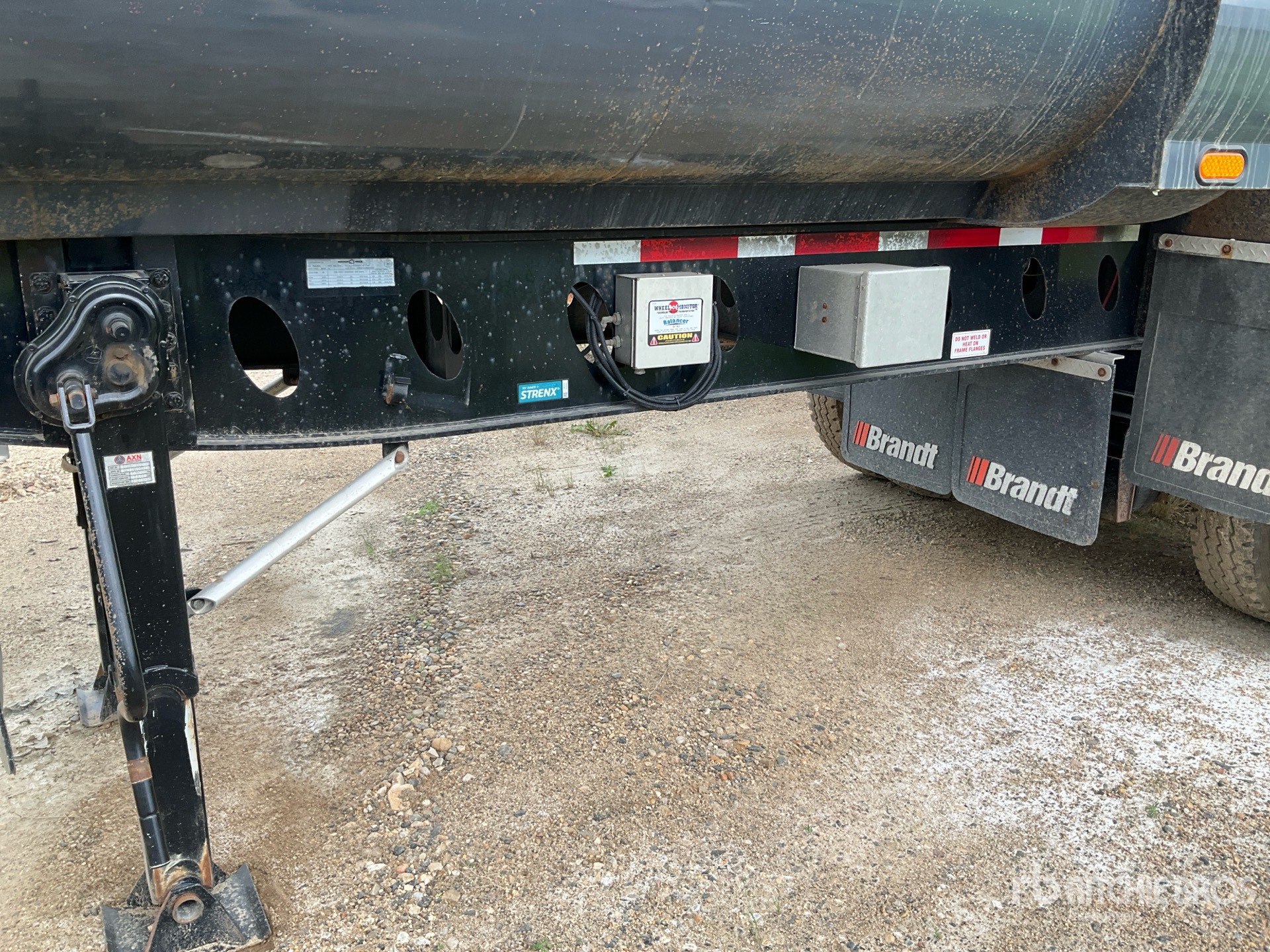2024 Roughneck 35 ft Tri/A
