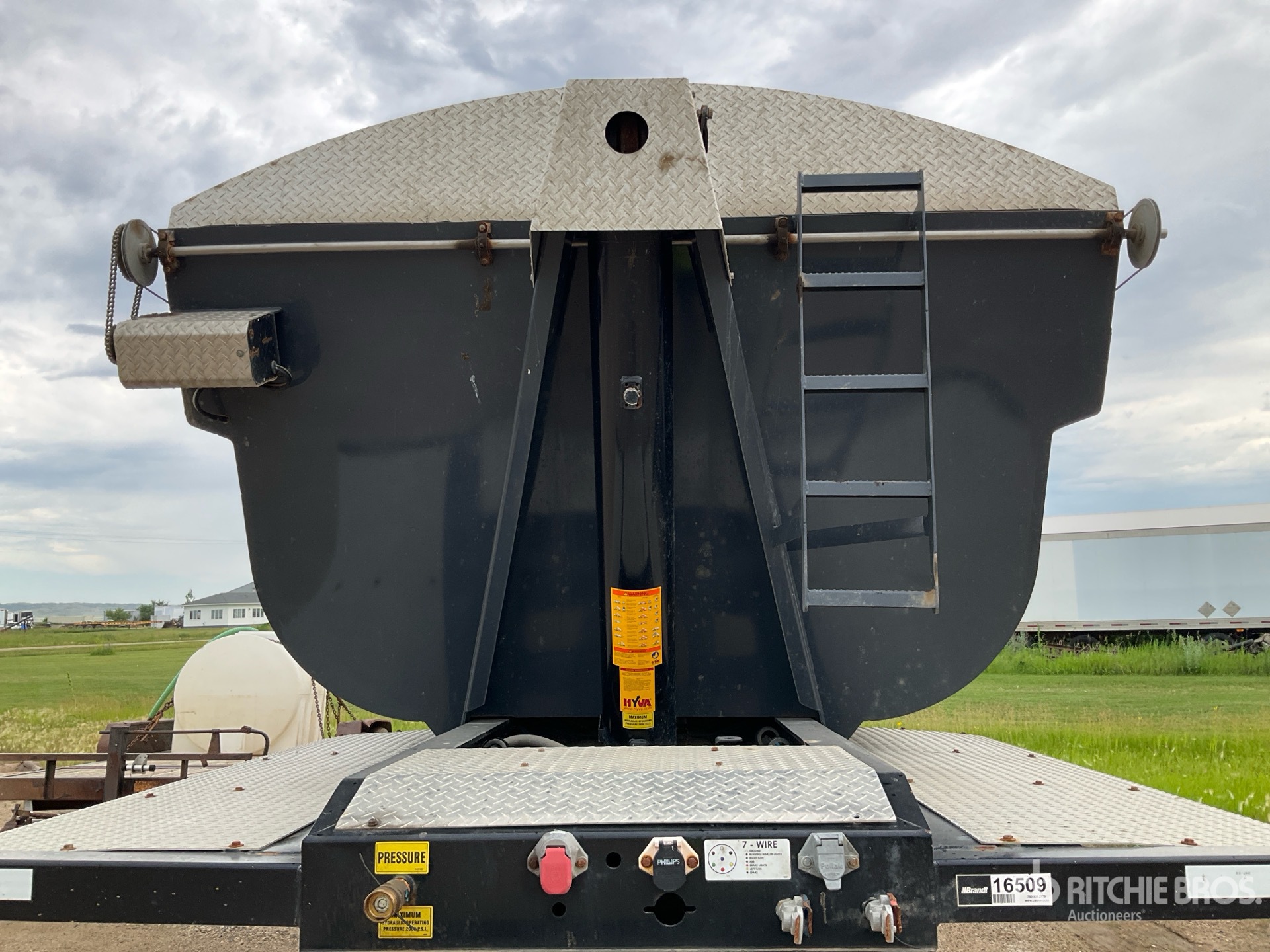 2024 Roughneck 35 ft Tri/A