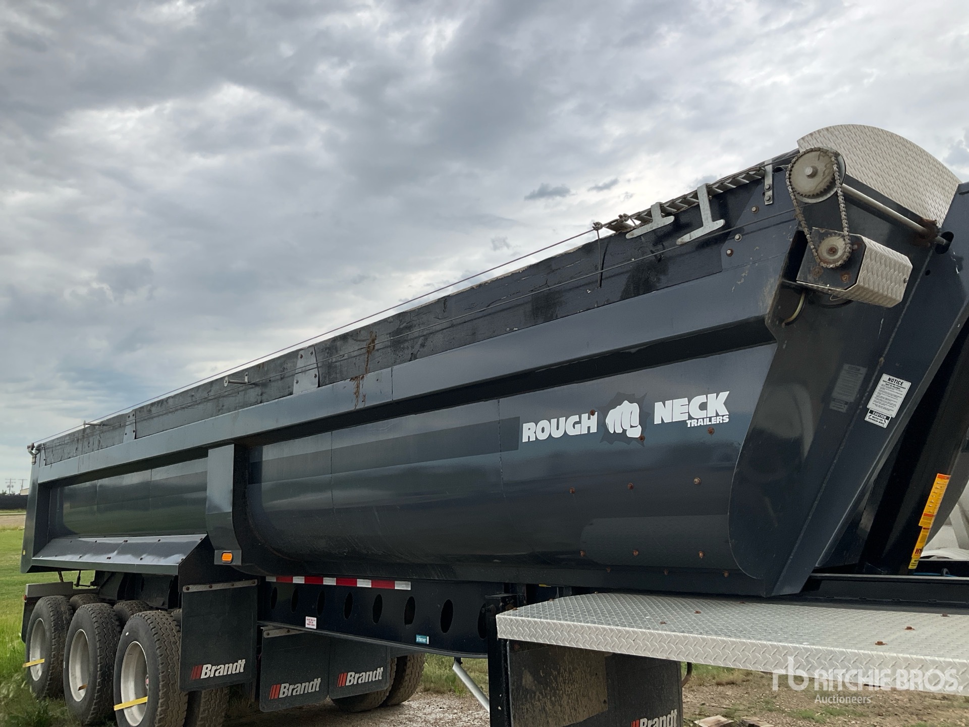 2024 Roughneck 35 ft Tri/A