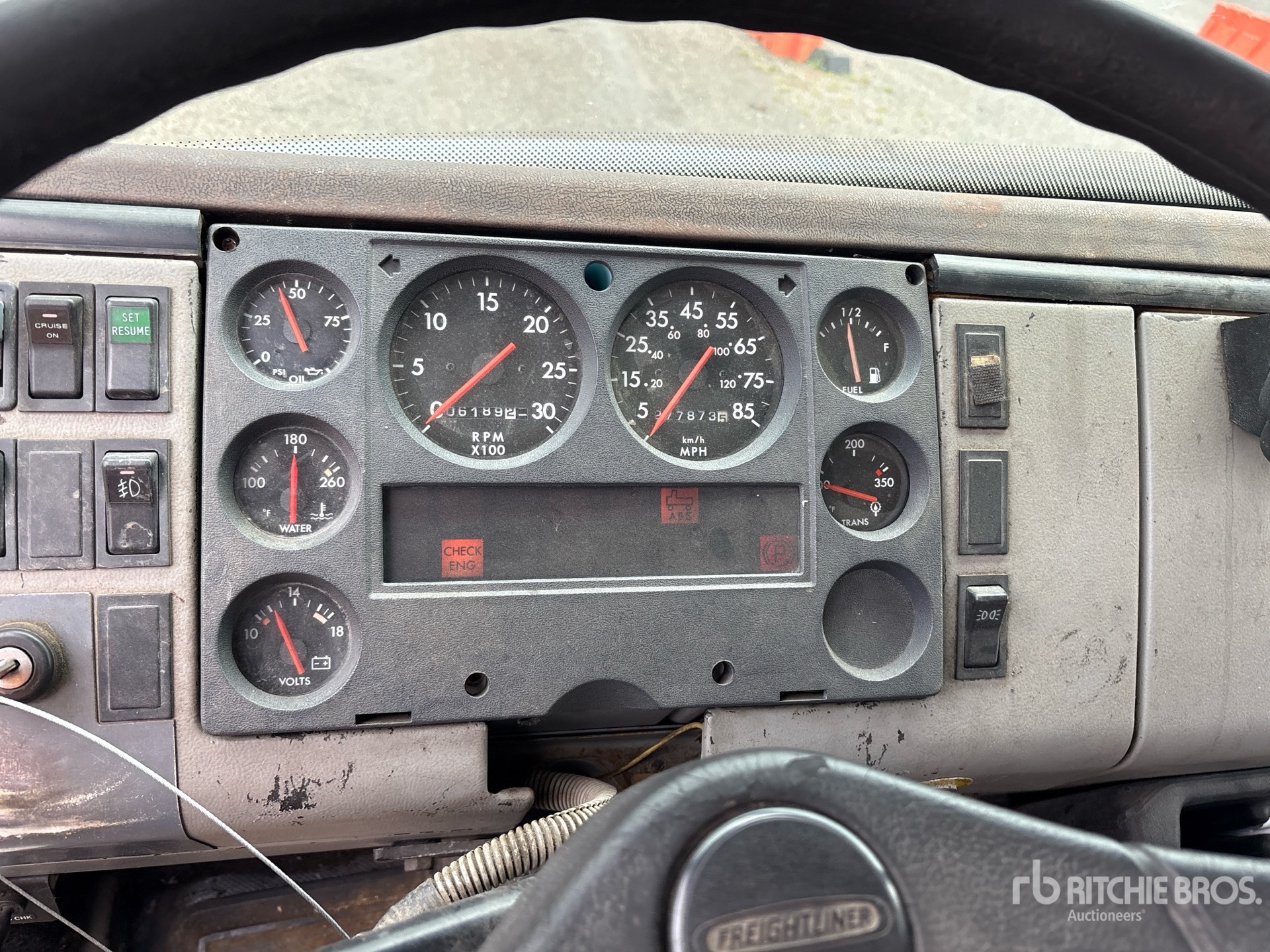 1999 Freightliner FL60