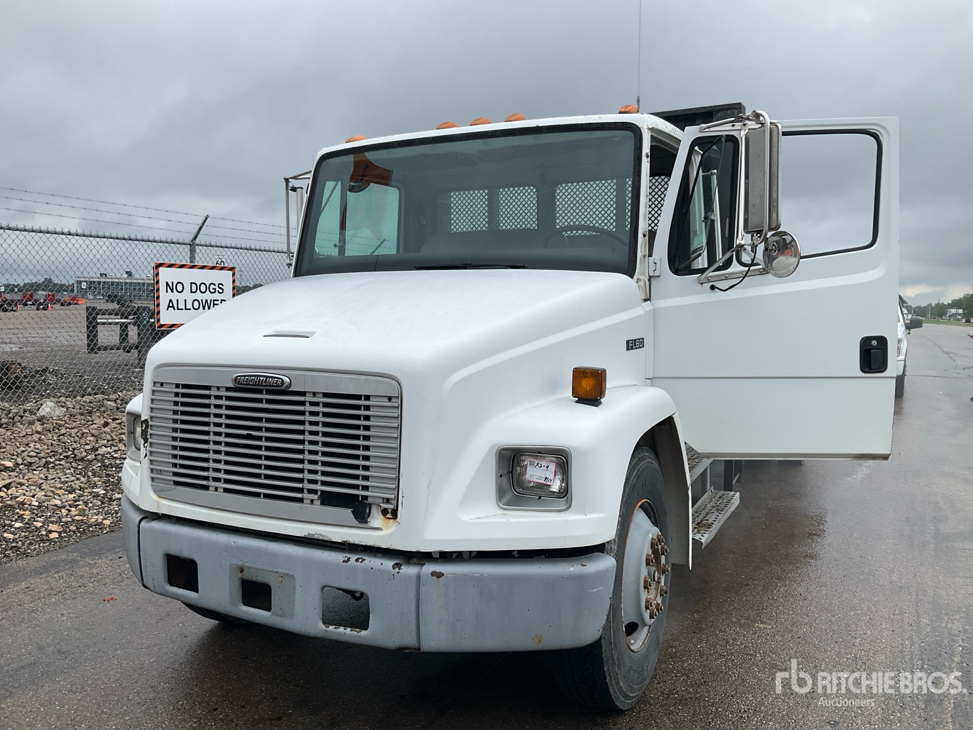 1999 Freightliner FL60