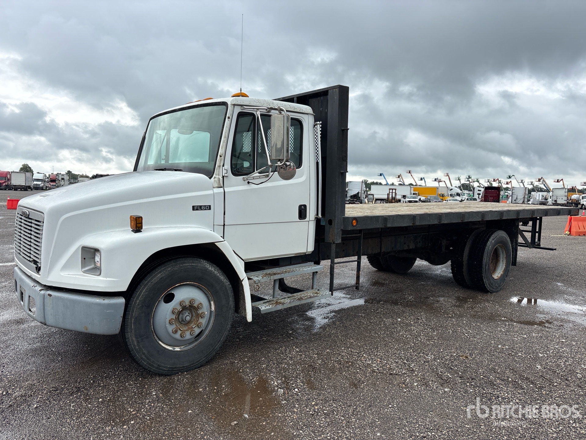 Photo of 1999 Freightliner FL60