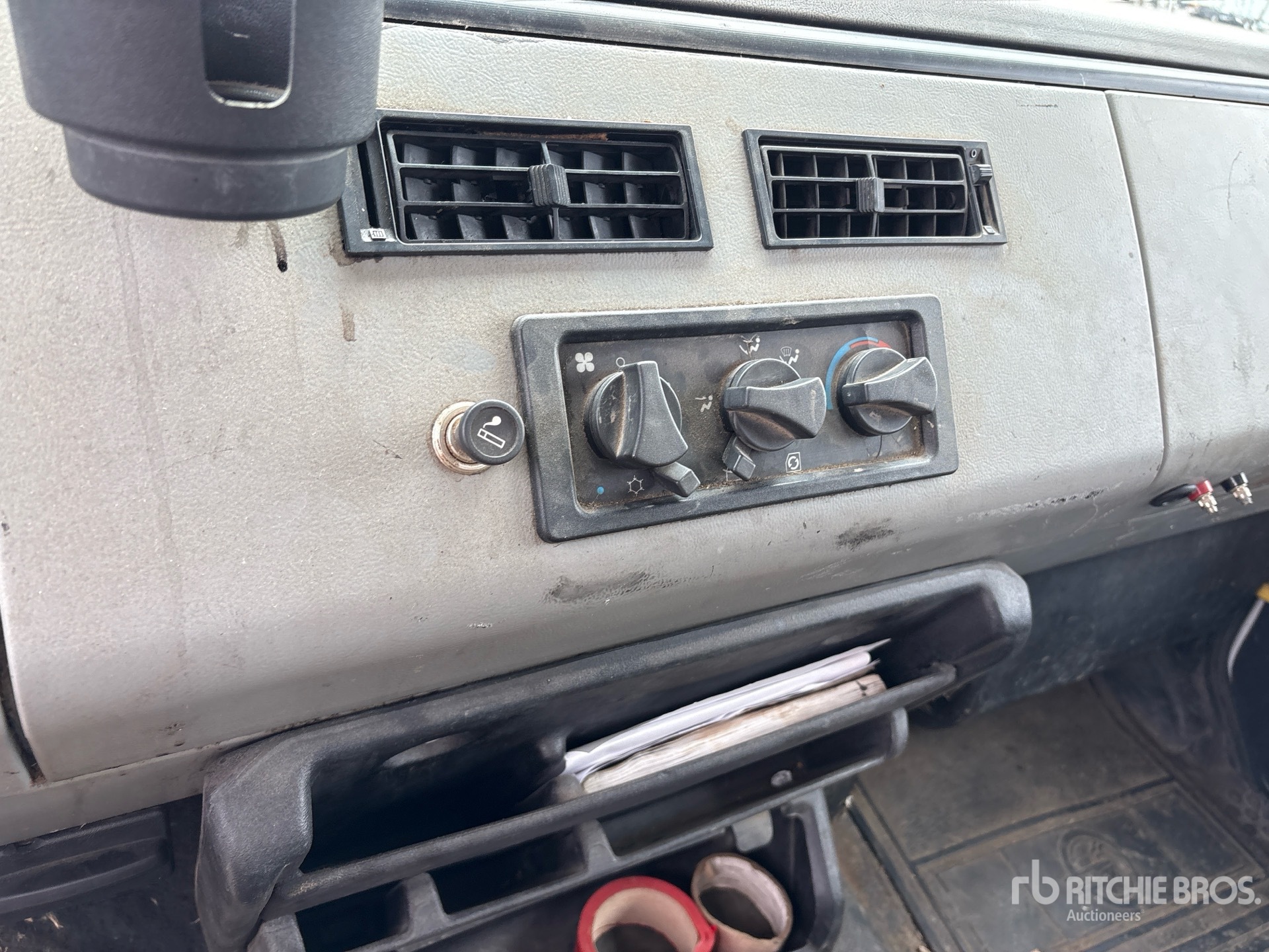 1999 Freightliner FL60