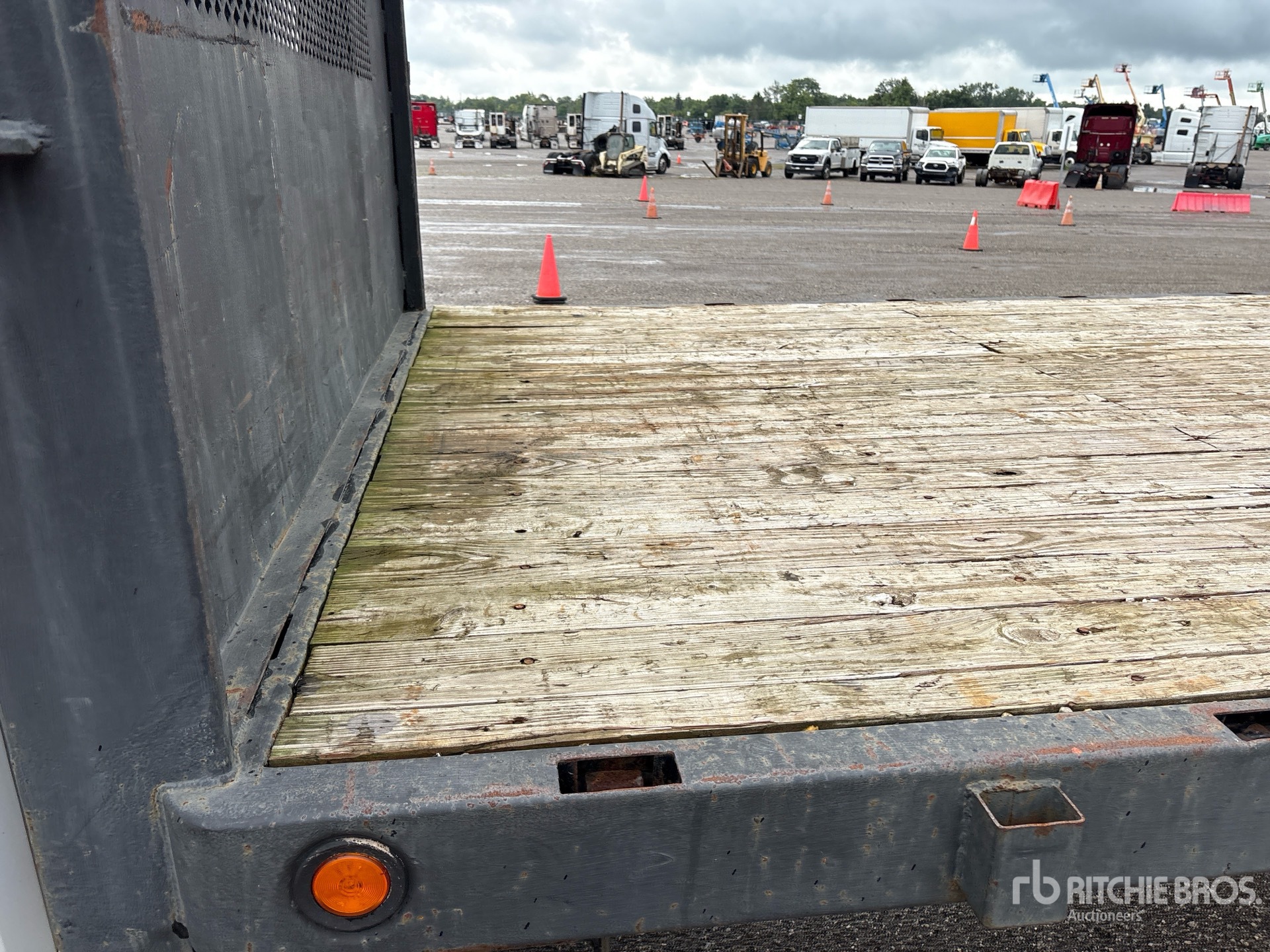 1999 Freightliner FL60