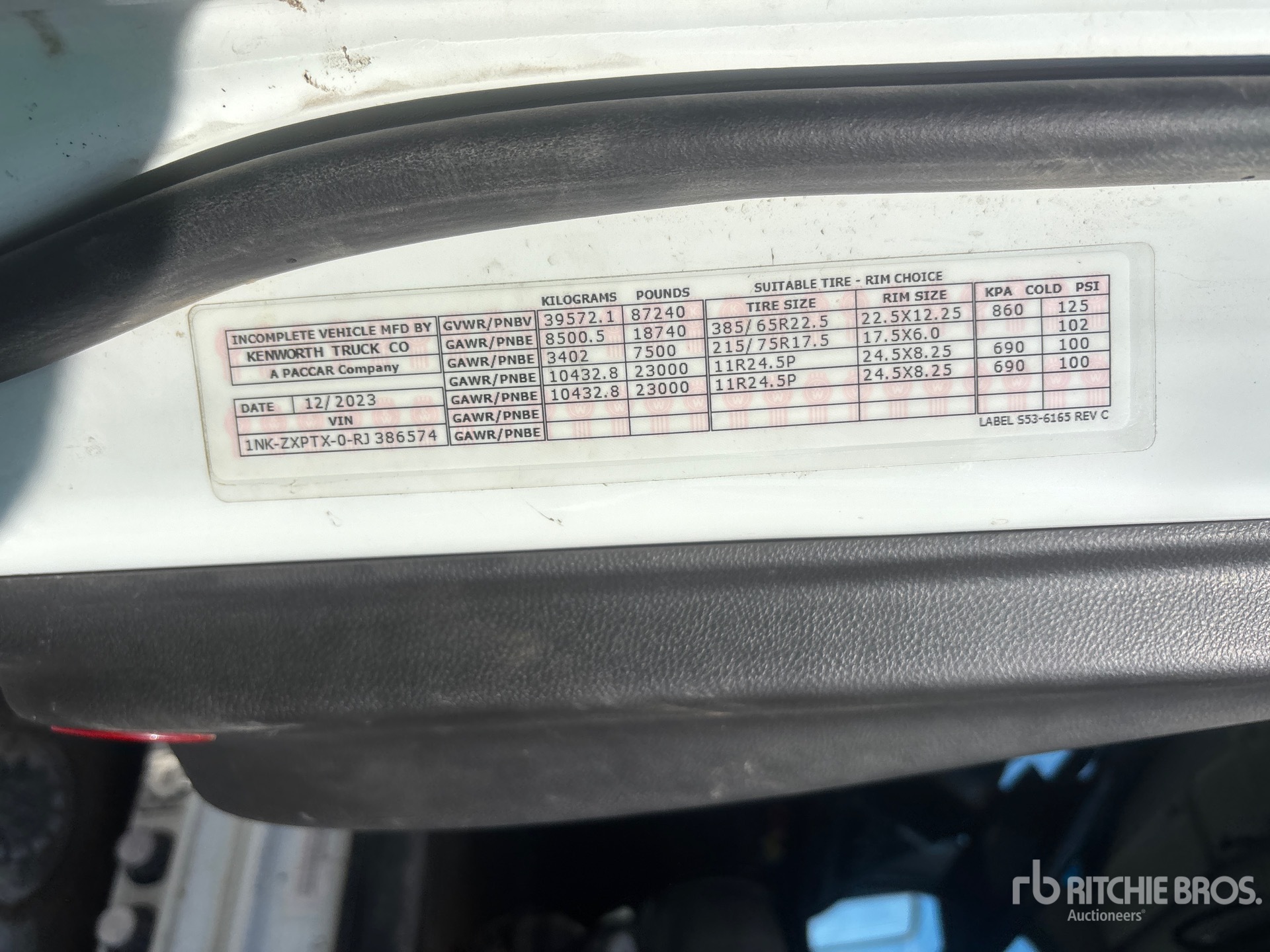 2024 Kenworth T880