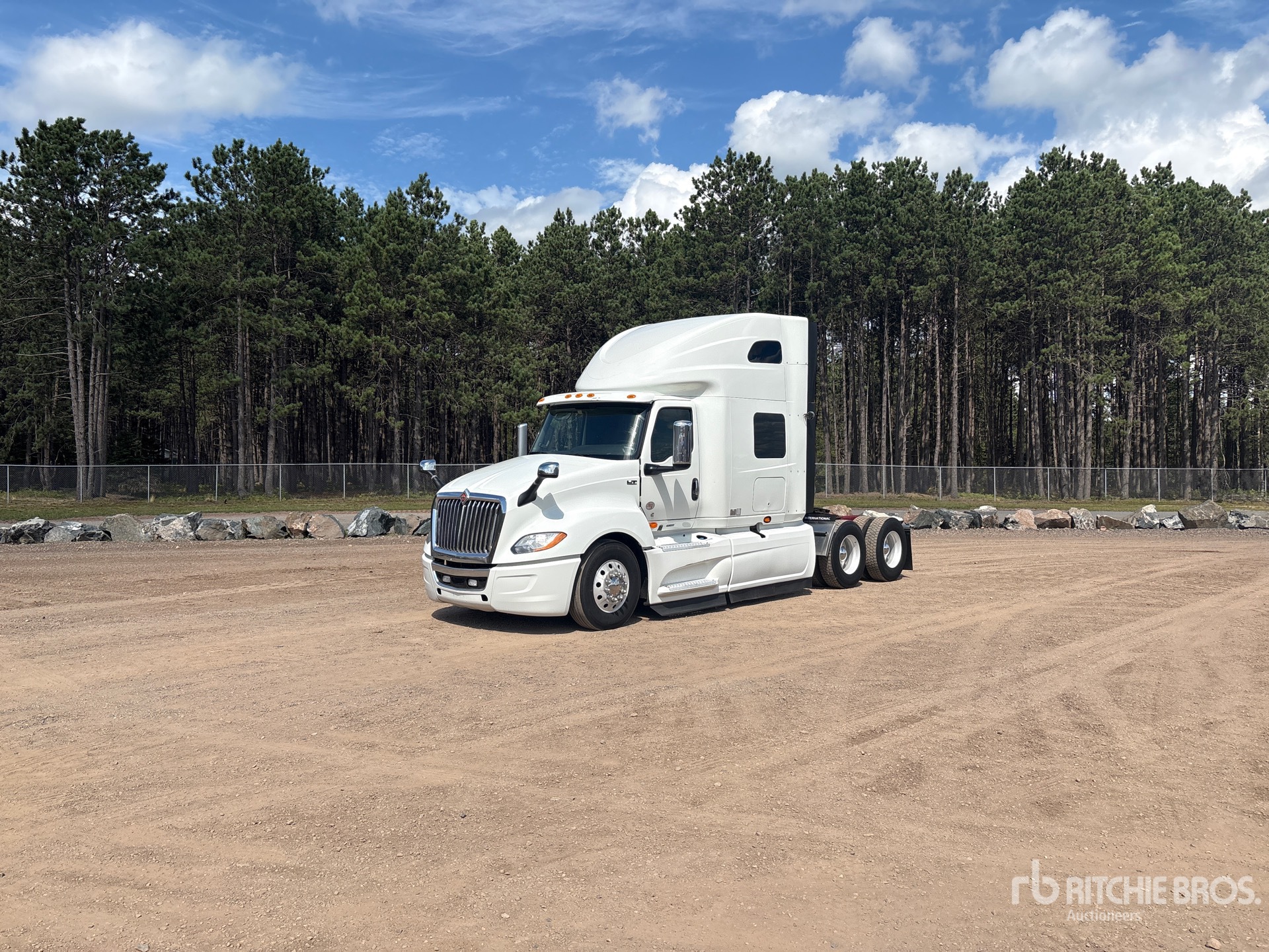 2022 International LT625