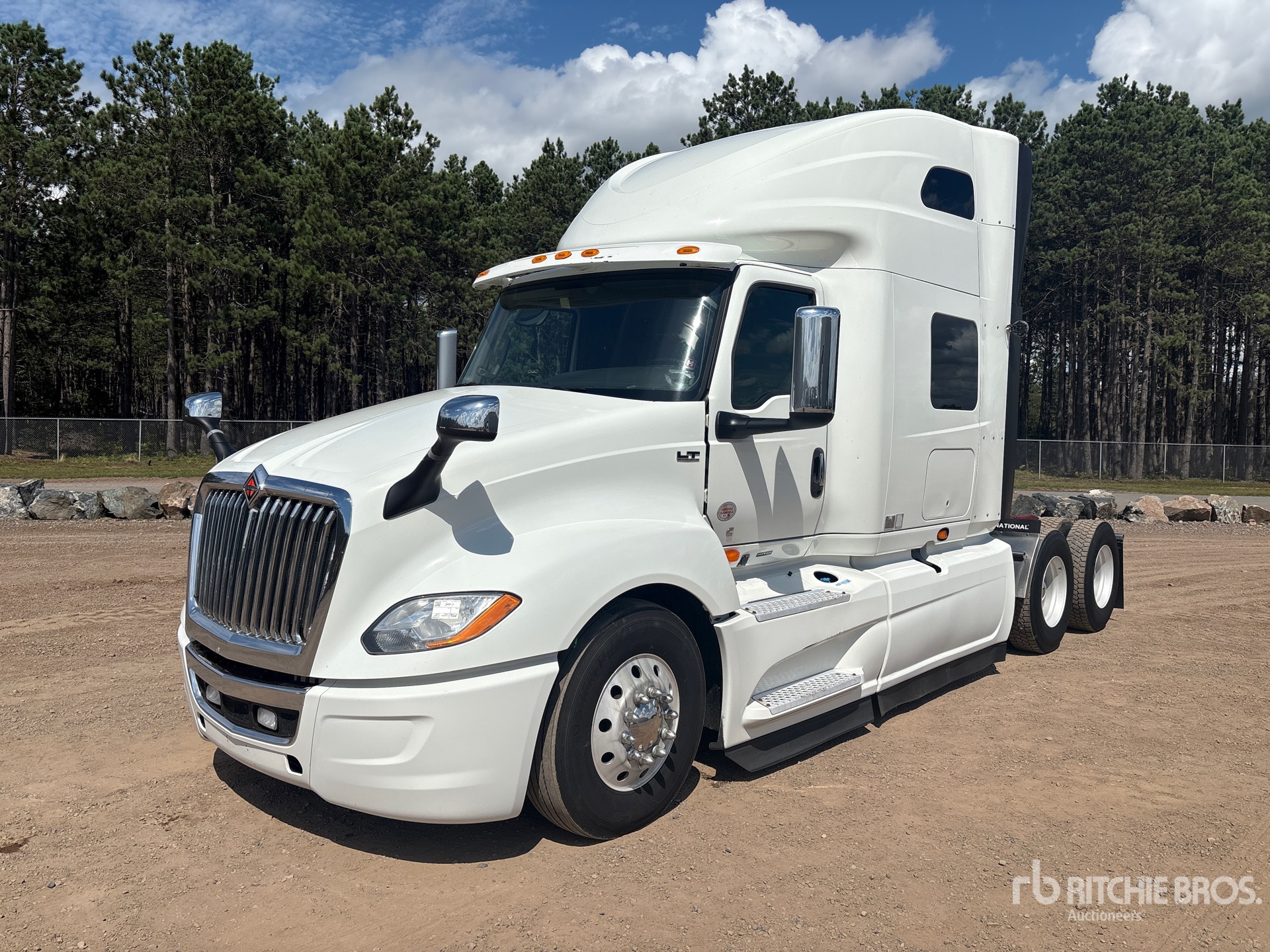 Photo of 2022 International LT625