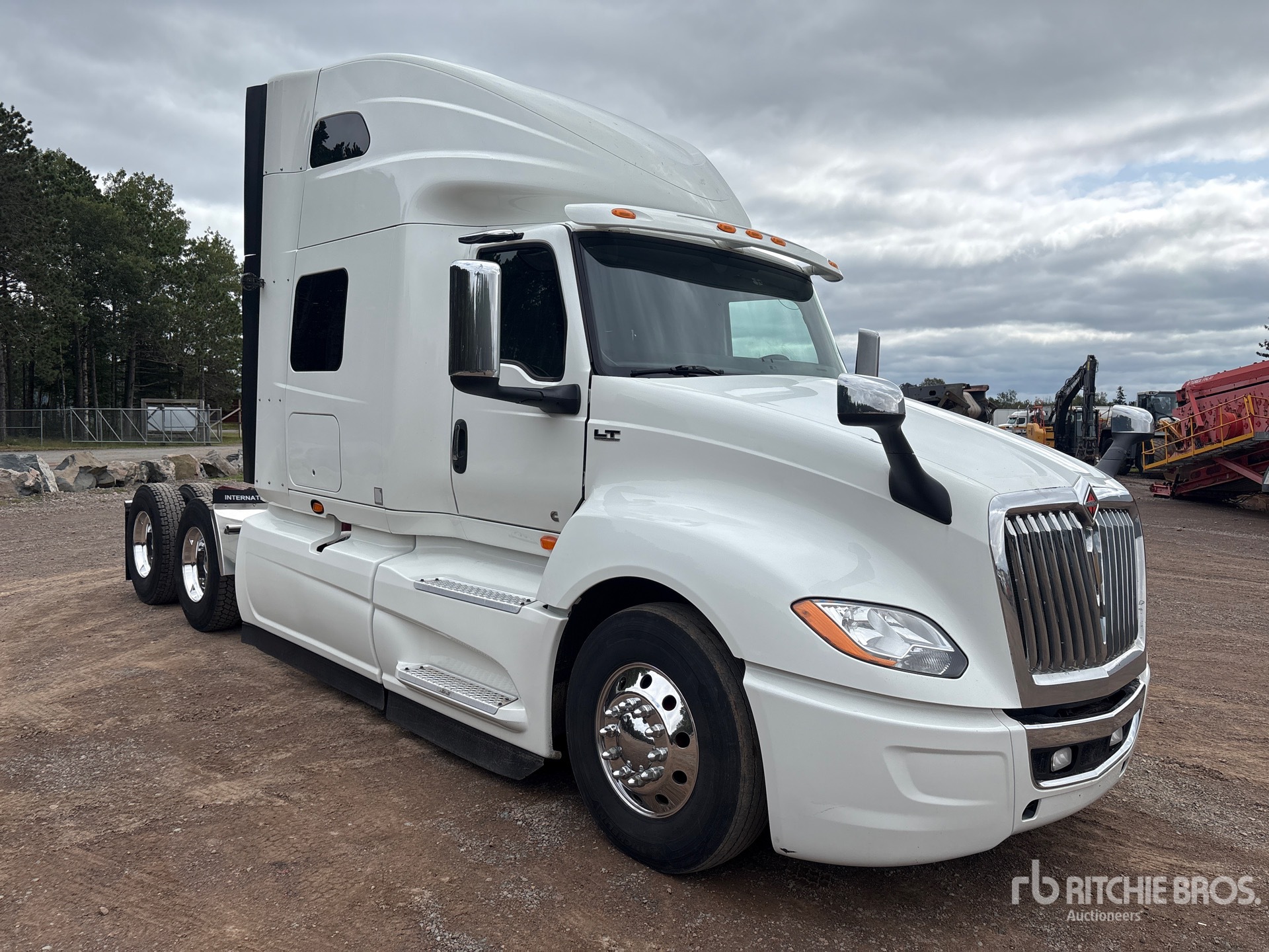 2022 International LT625