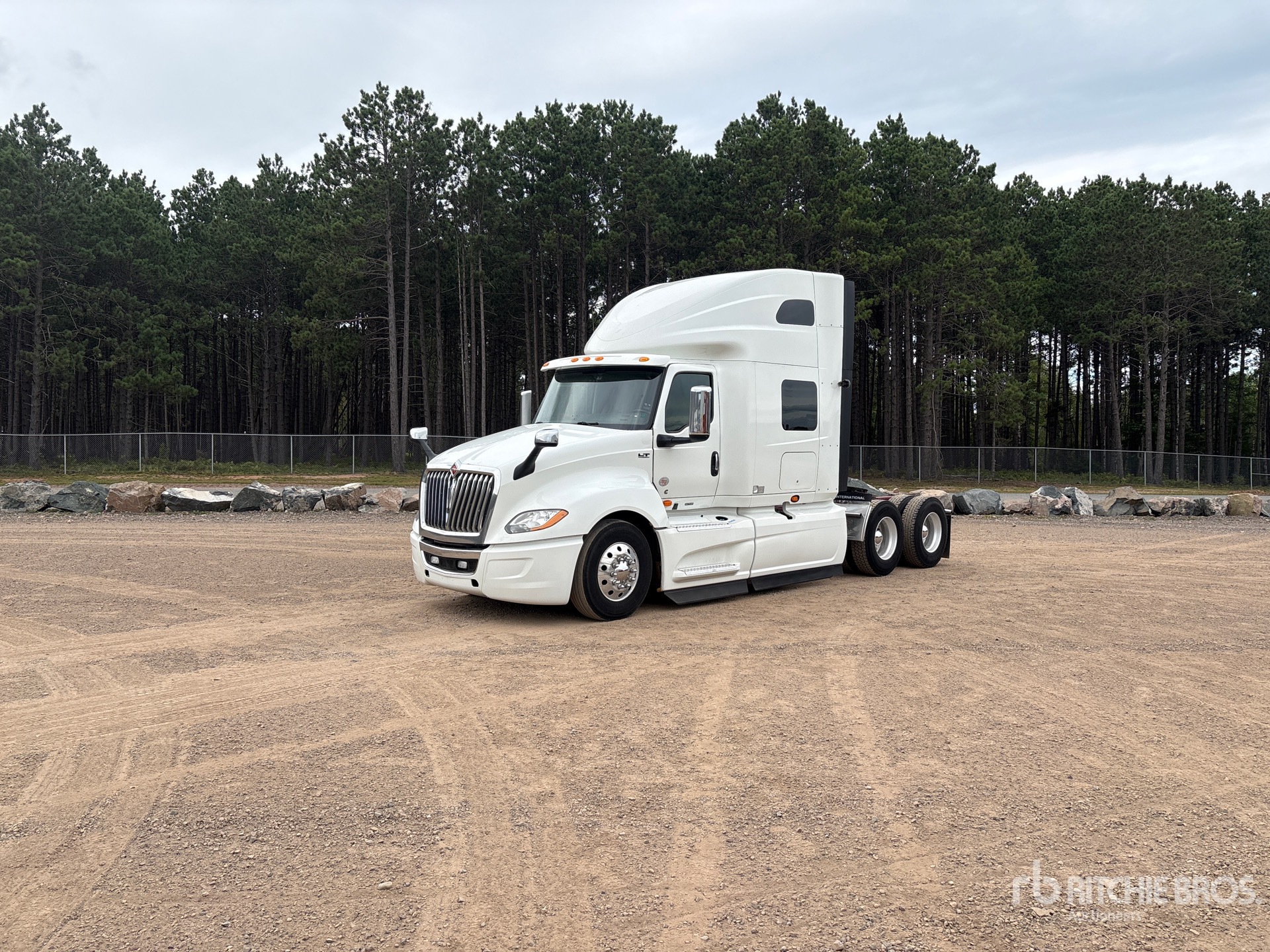 2022 International LT625