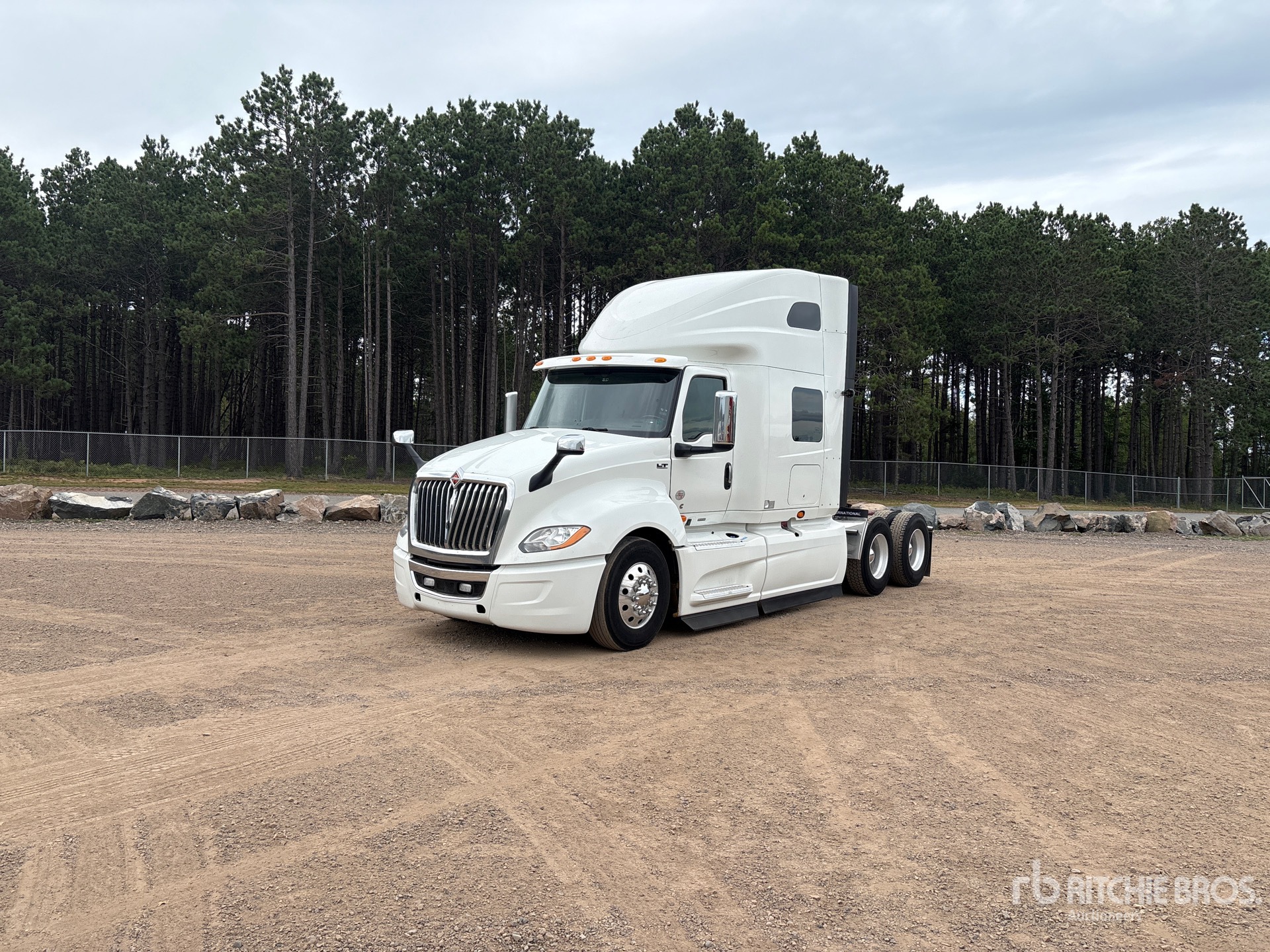 2022 International LT625