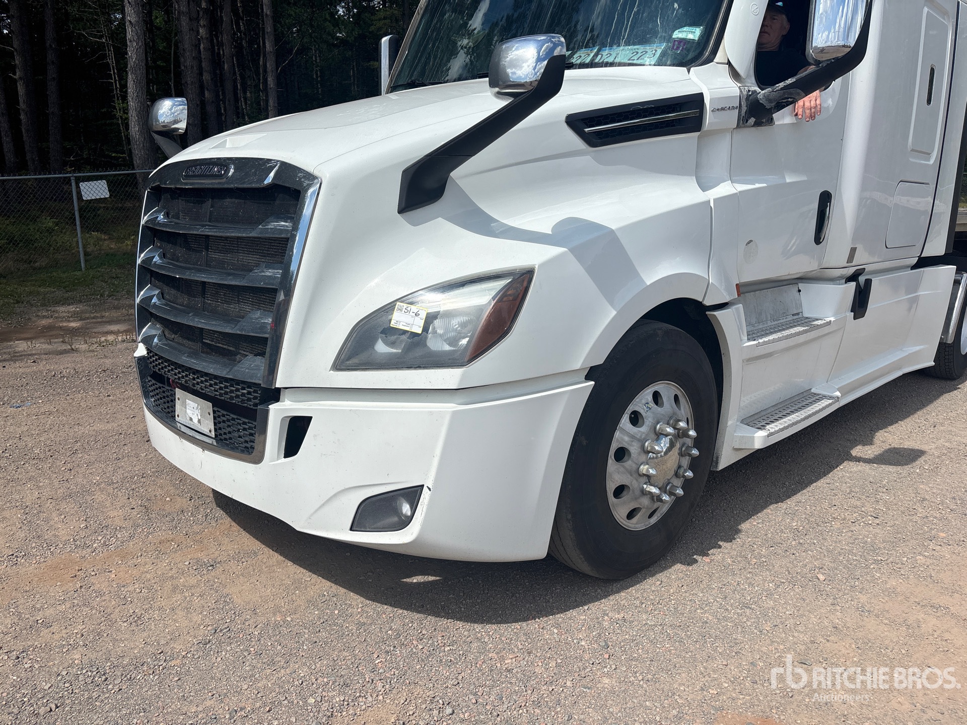 2021 Freightliner CASCADIA 126