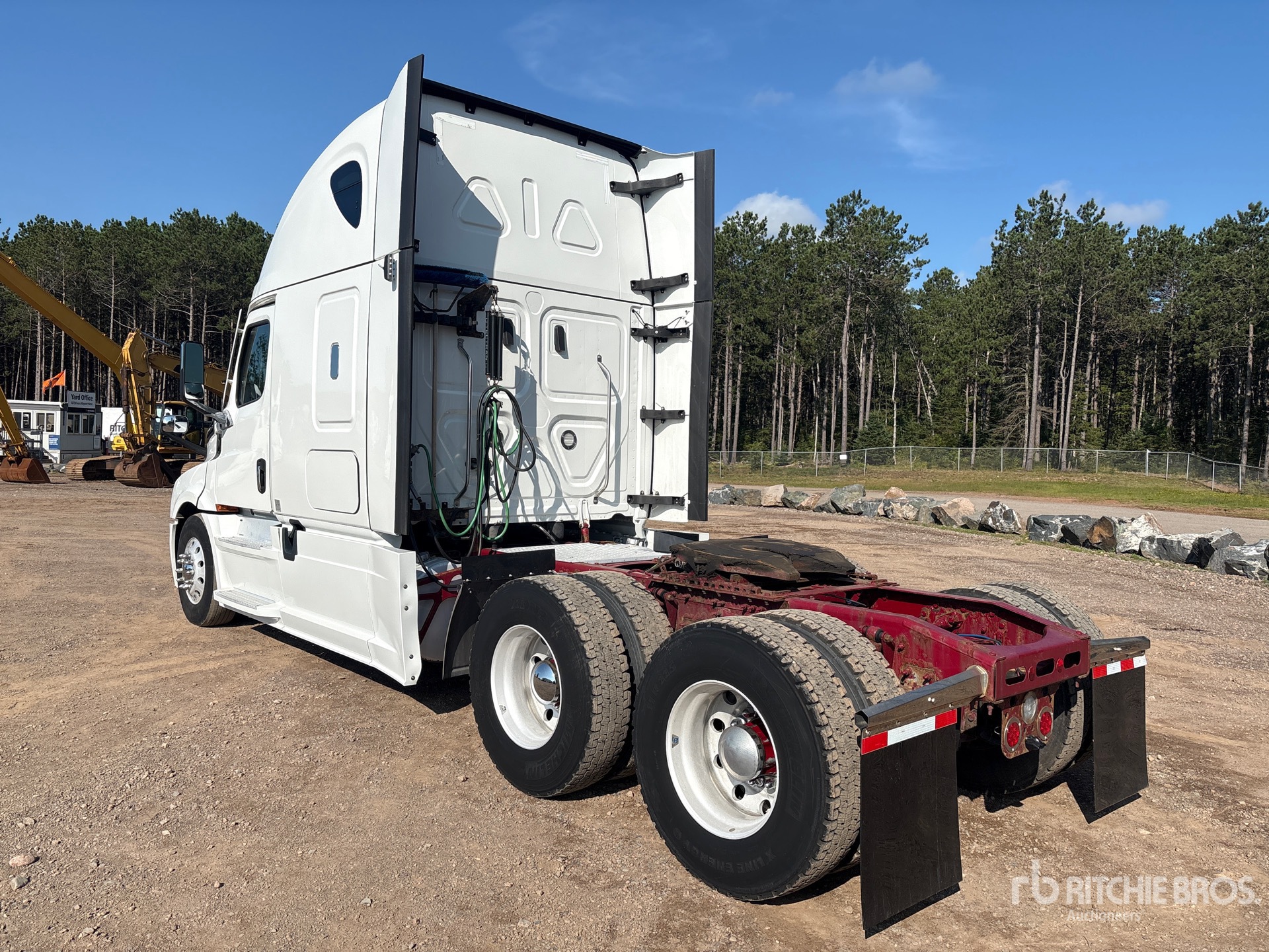 2021 Freightliner CASCADIA 126