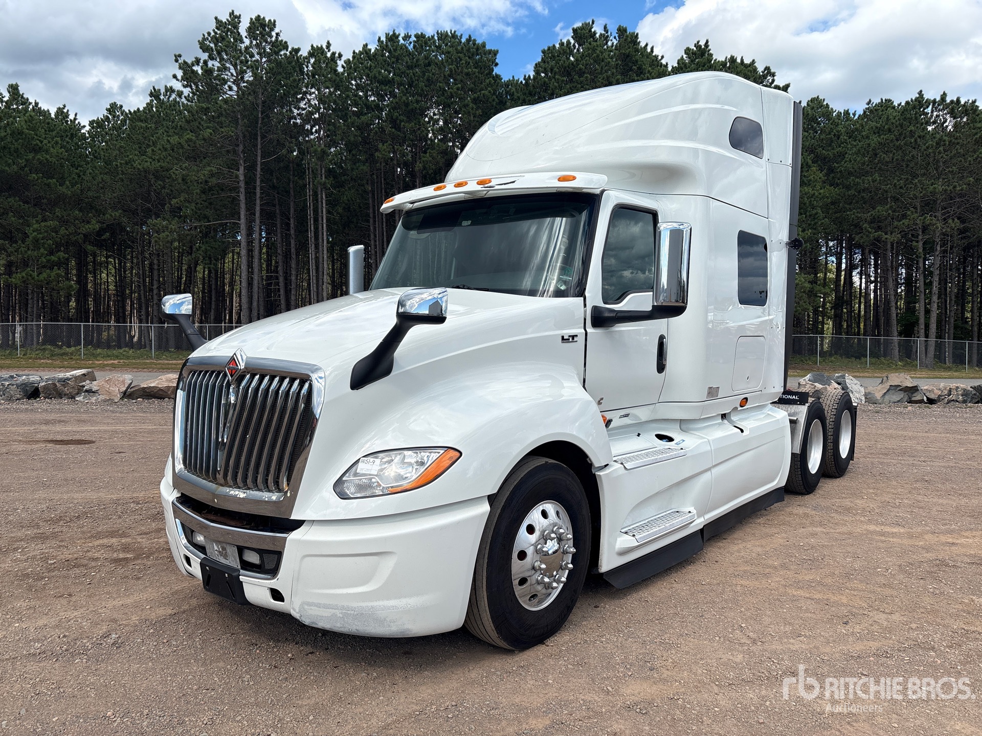 Photo of 2023 International LT625