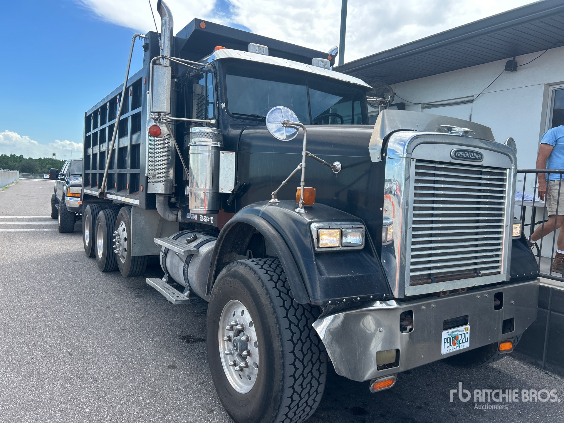 2006 Freightliner FLD 120SD
