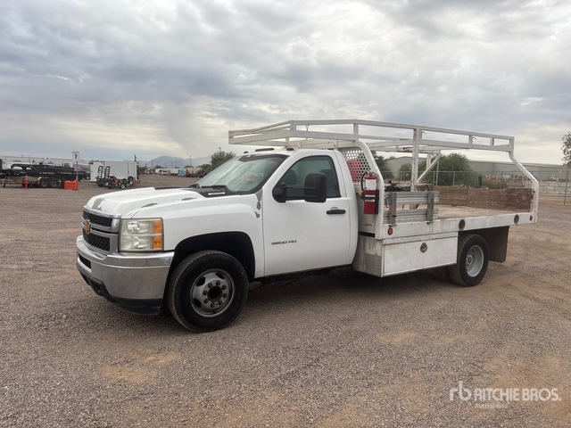 2014 Chevrolet Silverado 3500HD Flatbed Truck