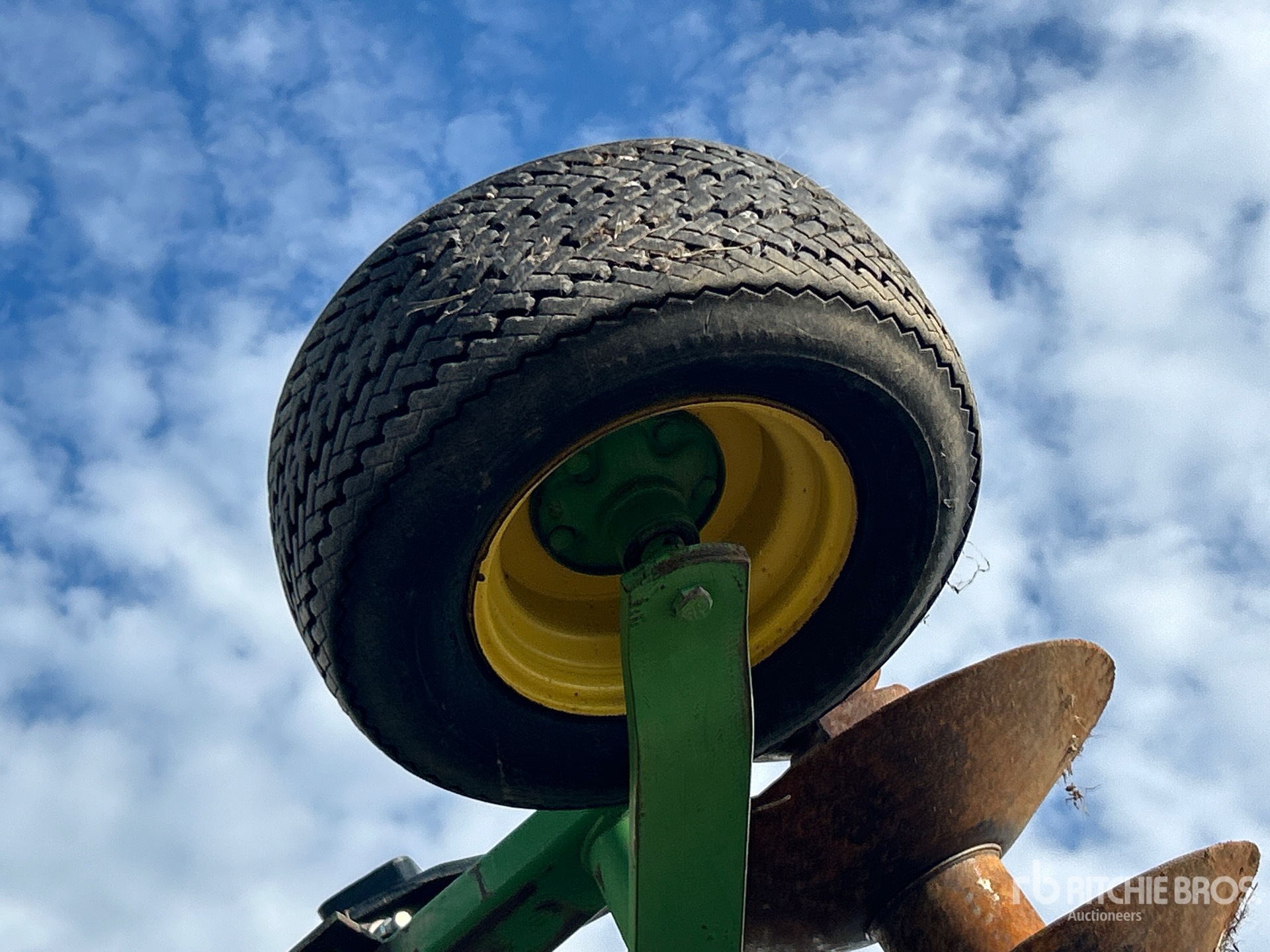 John Deere 650
