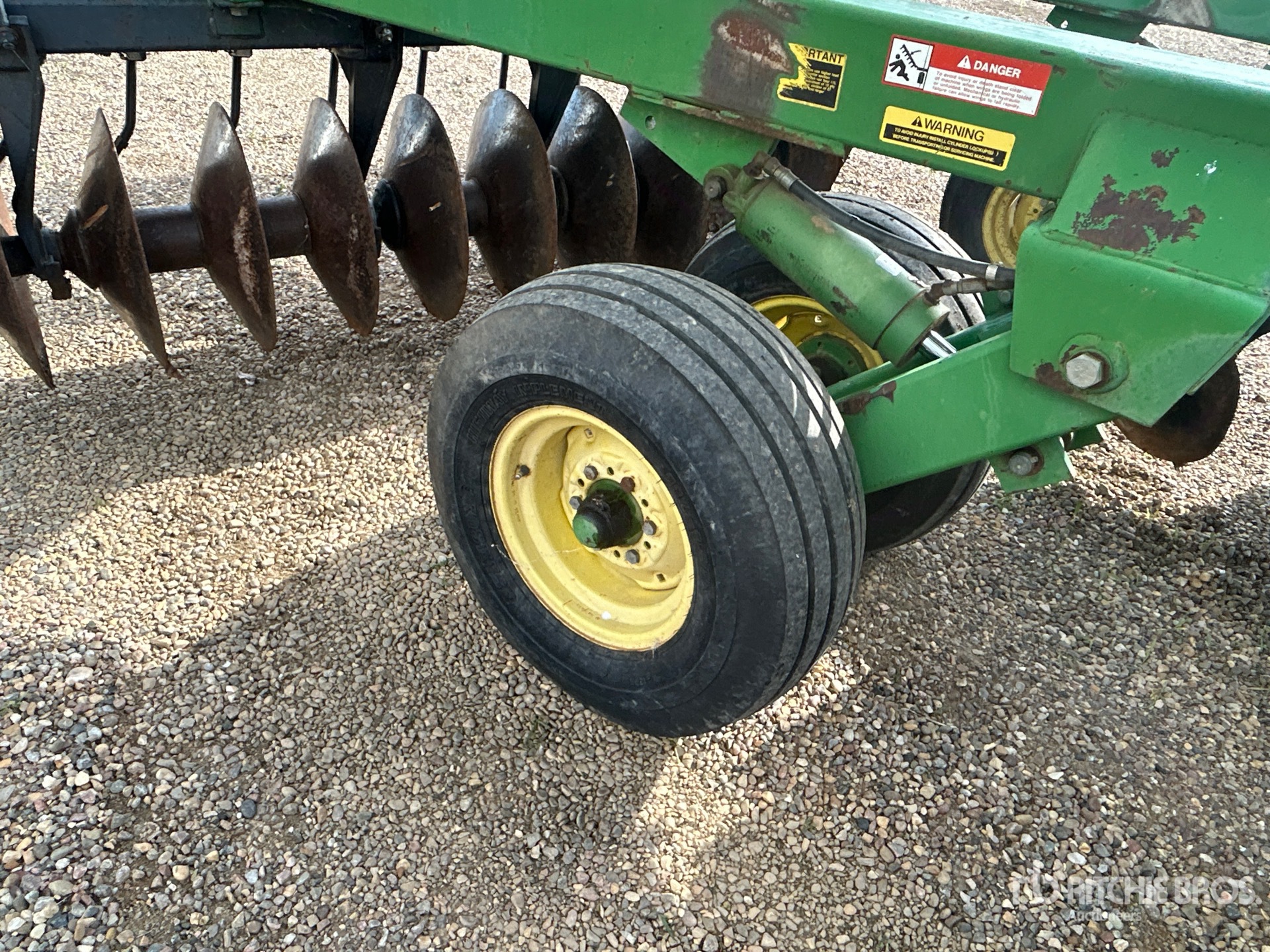 John Deere 650