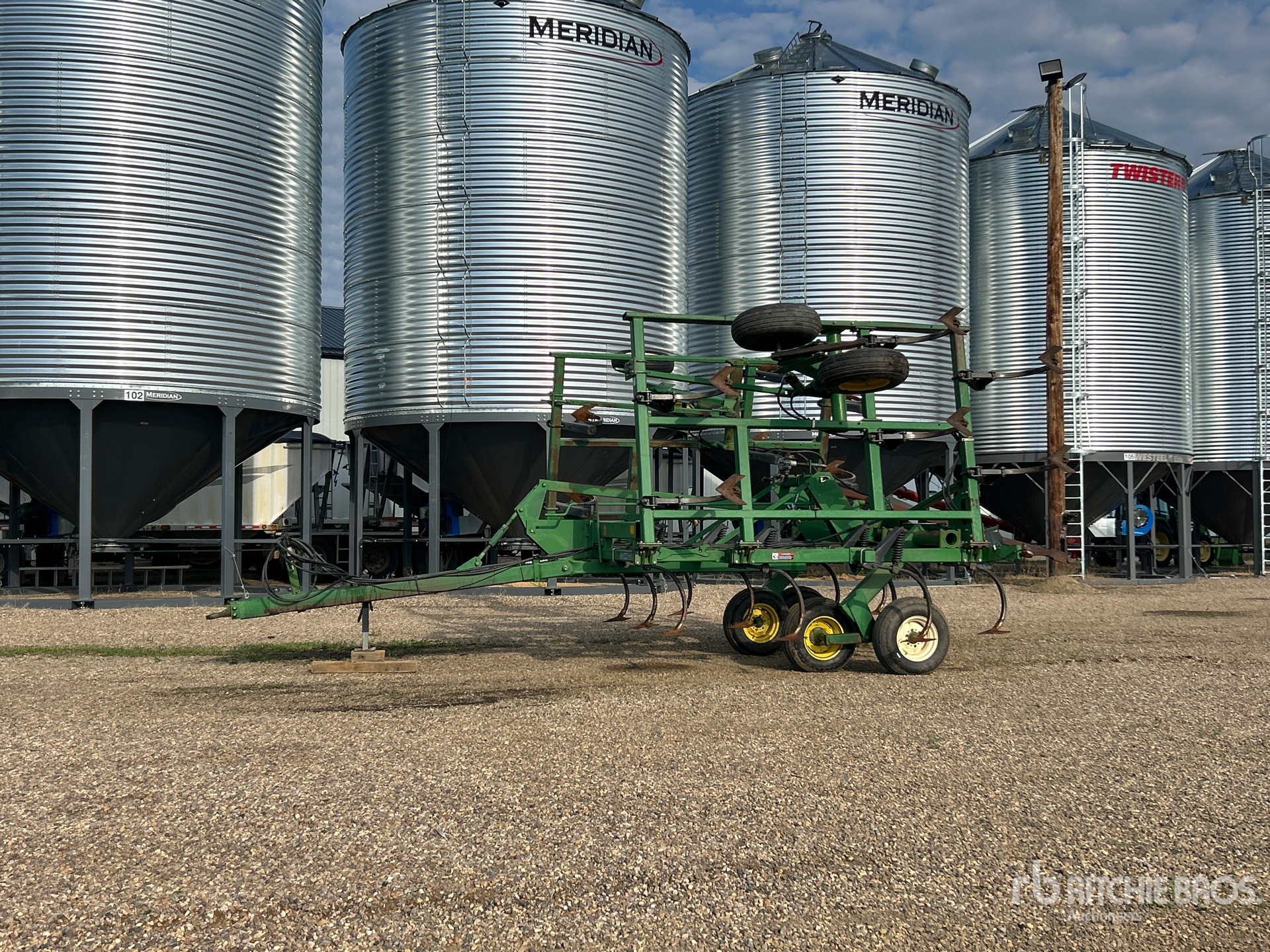 1995 John Deere 680