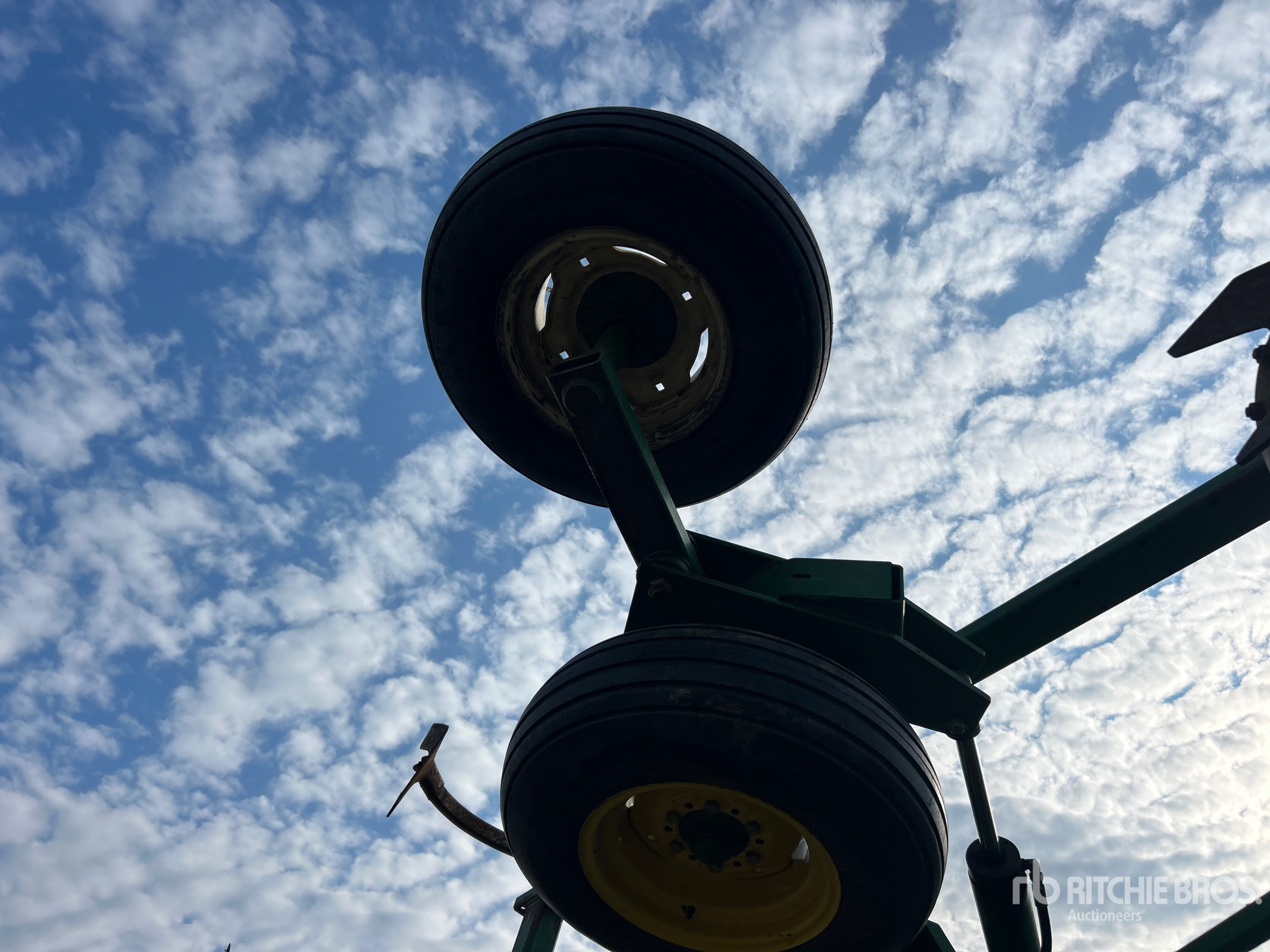 1995 John Deere 680